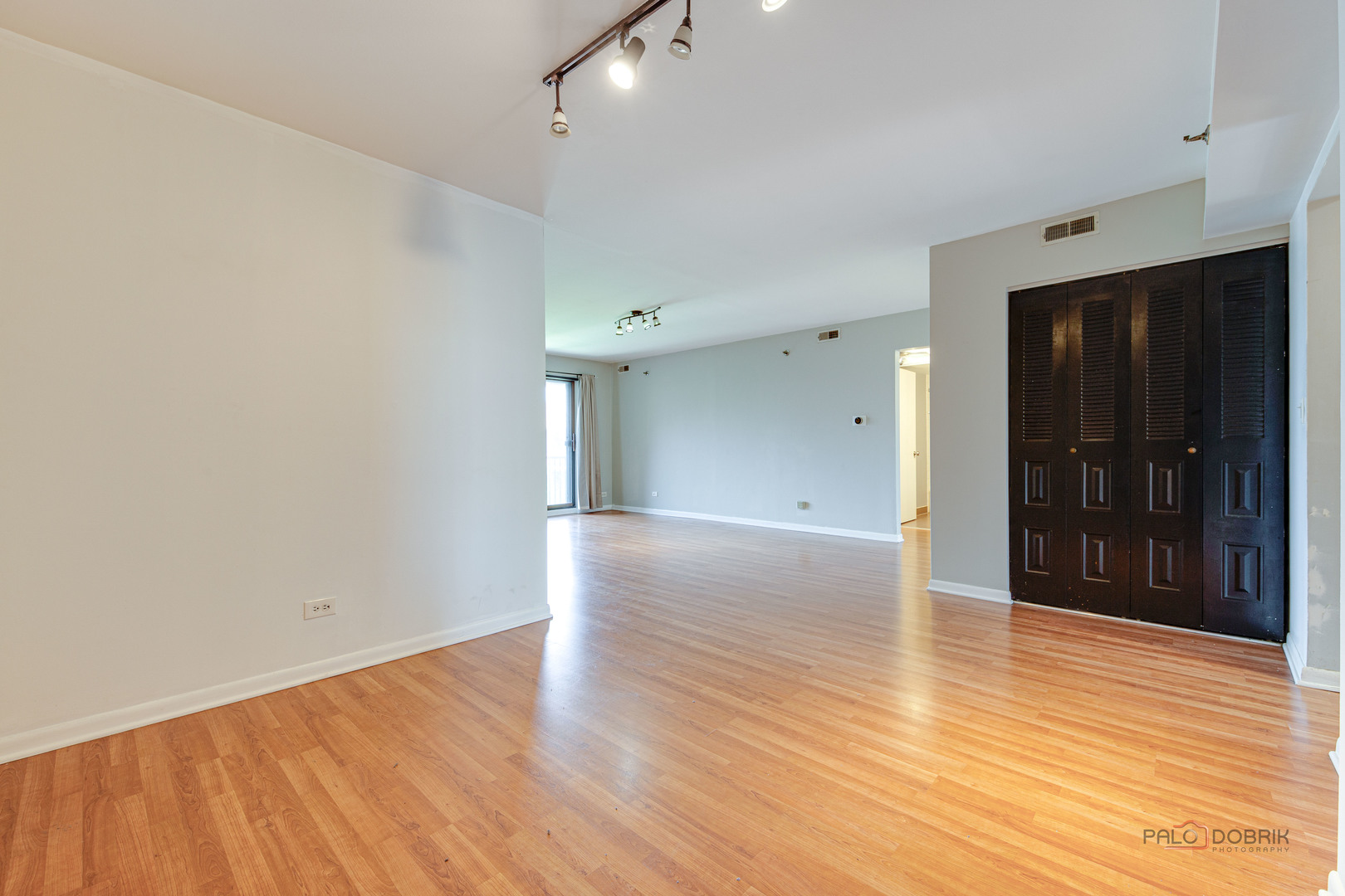 915 N York Street #403, Elmhurst, IL 60126