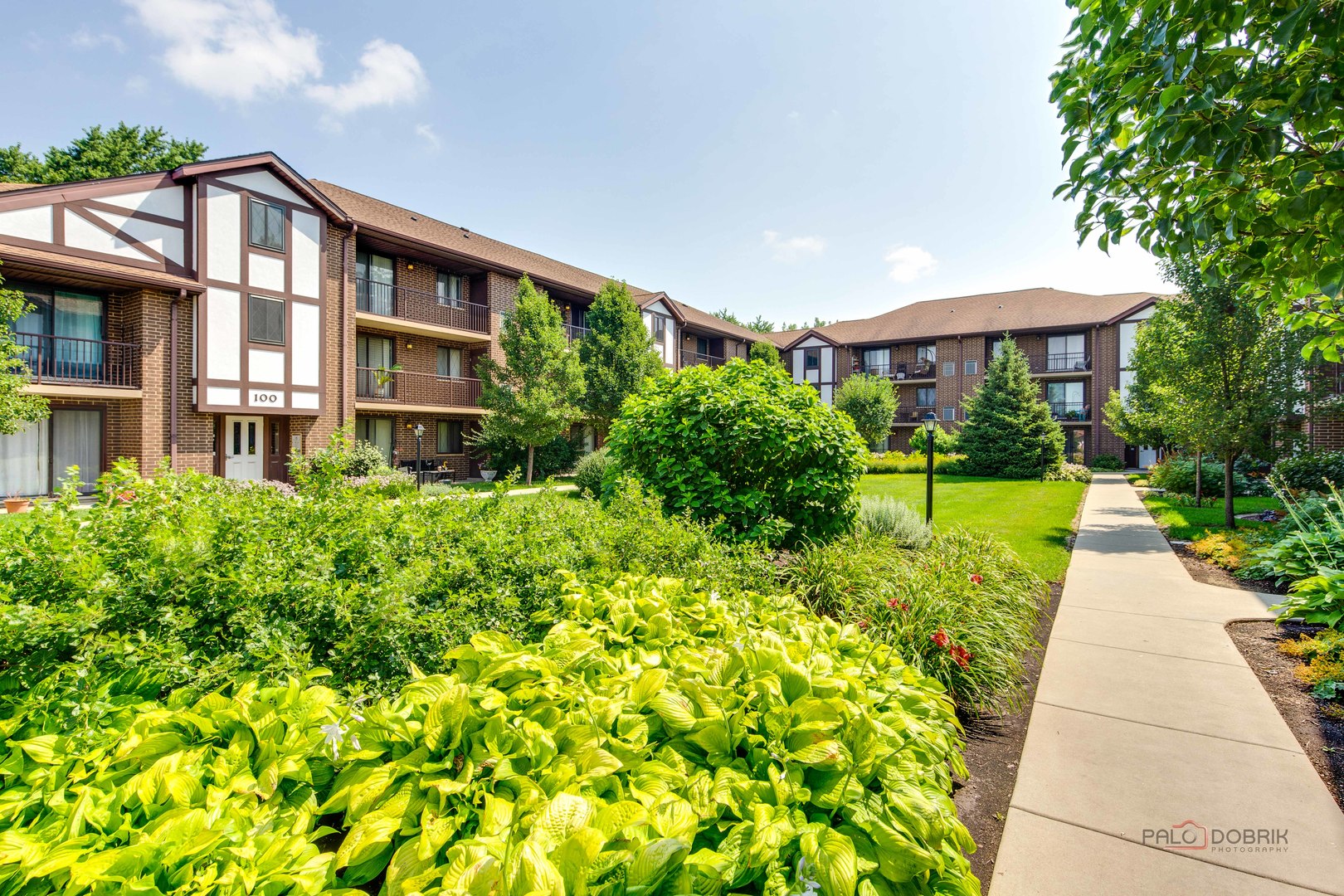 915 N York Street #403, Elmhurst, IL 60126