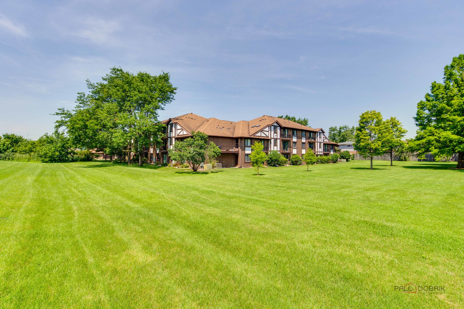915 N York Street #403, Elmhurst, IL 60126