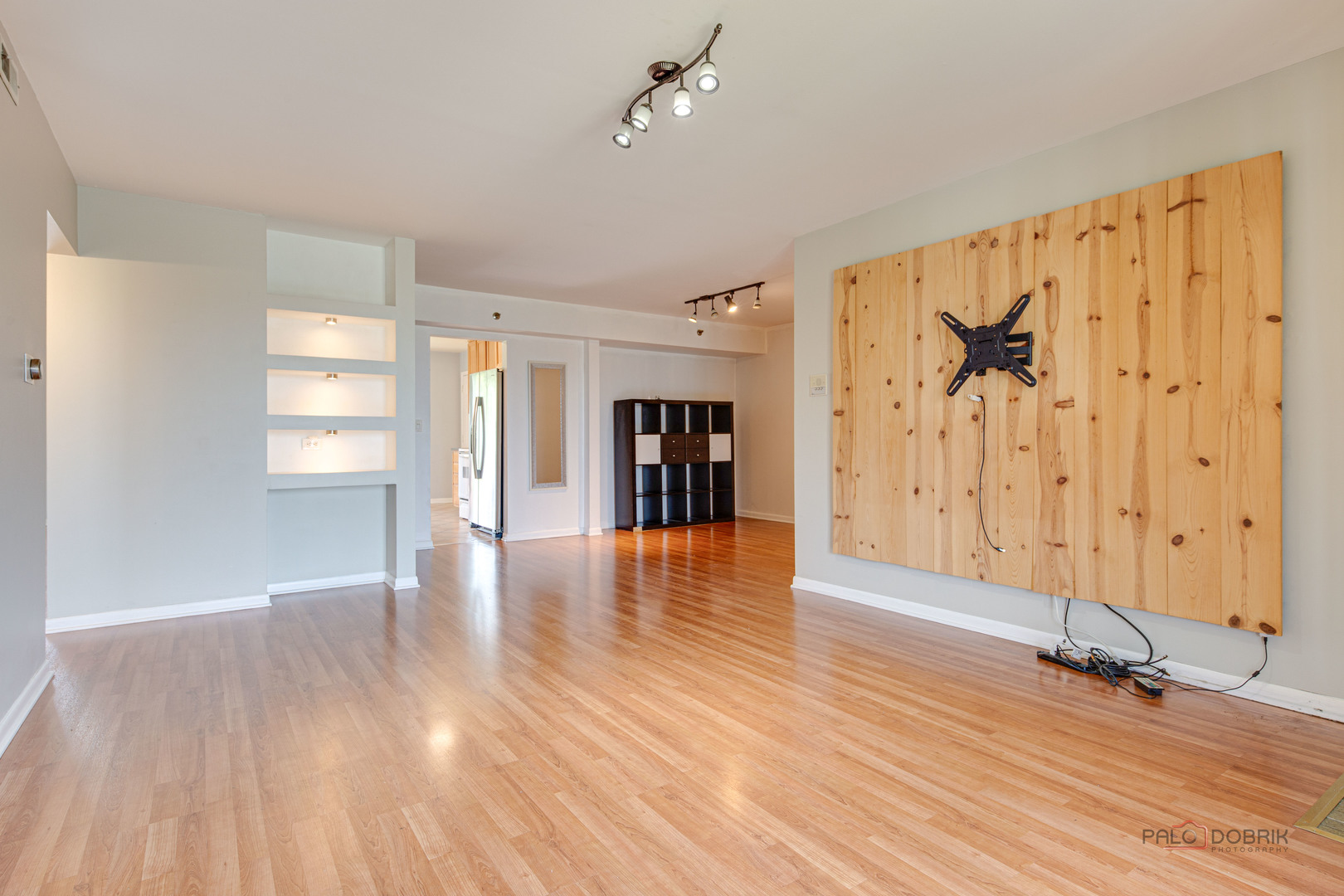 915 N York Street #403, Elmhurst, IL 60126