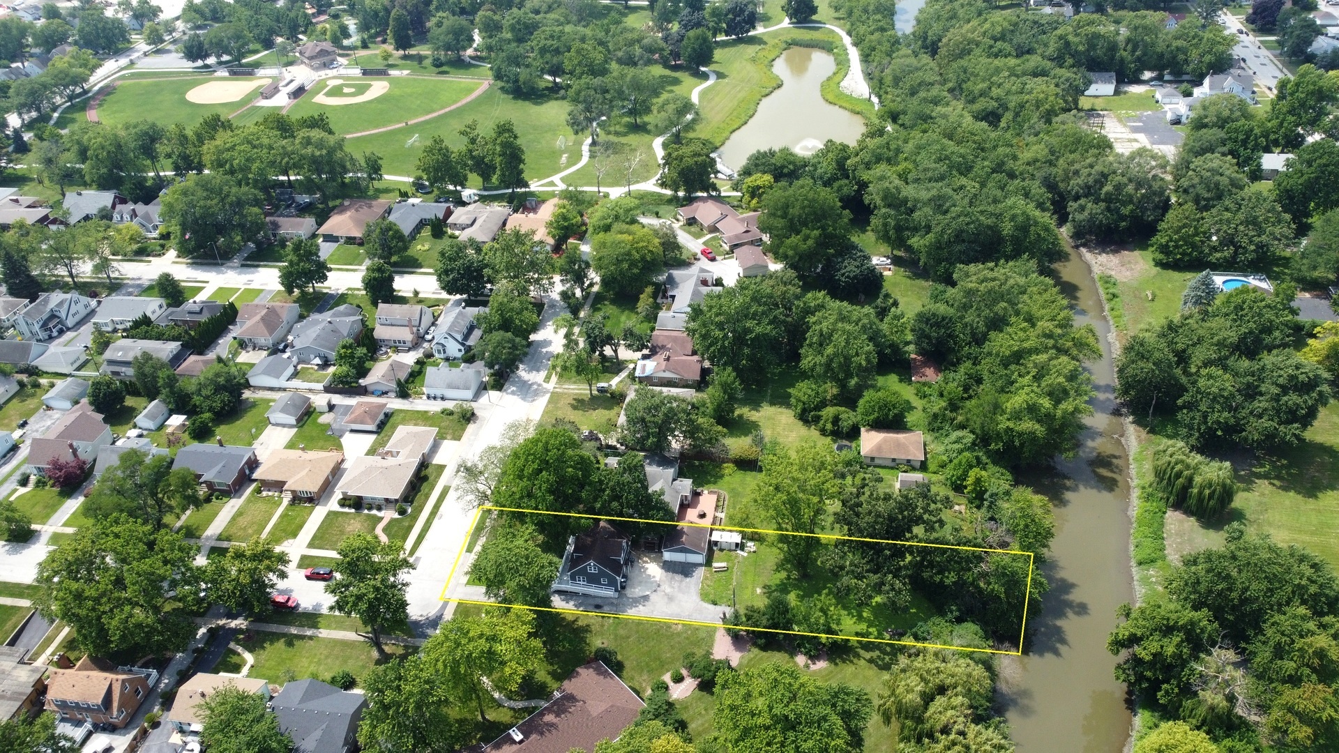 568 Riverview Drive, South Holland, IL 60473