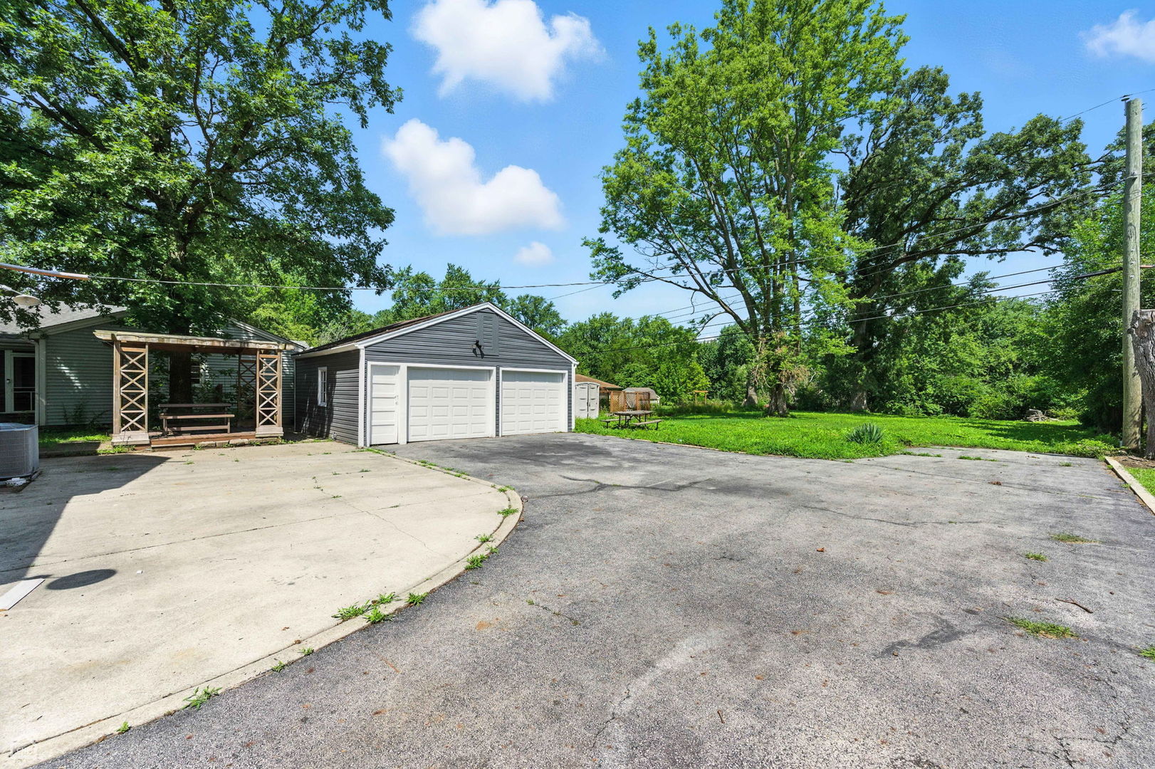 568 Riverview Drive, South Holland, IL 60473