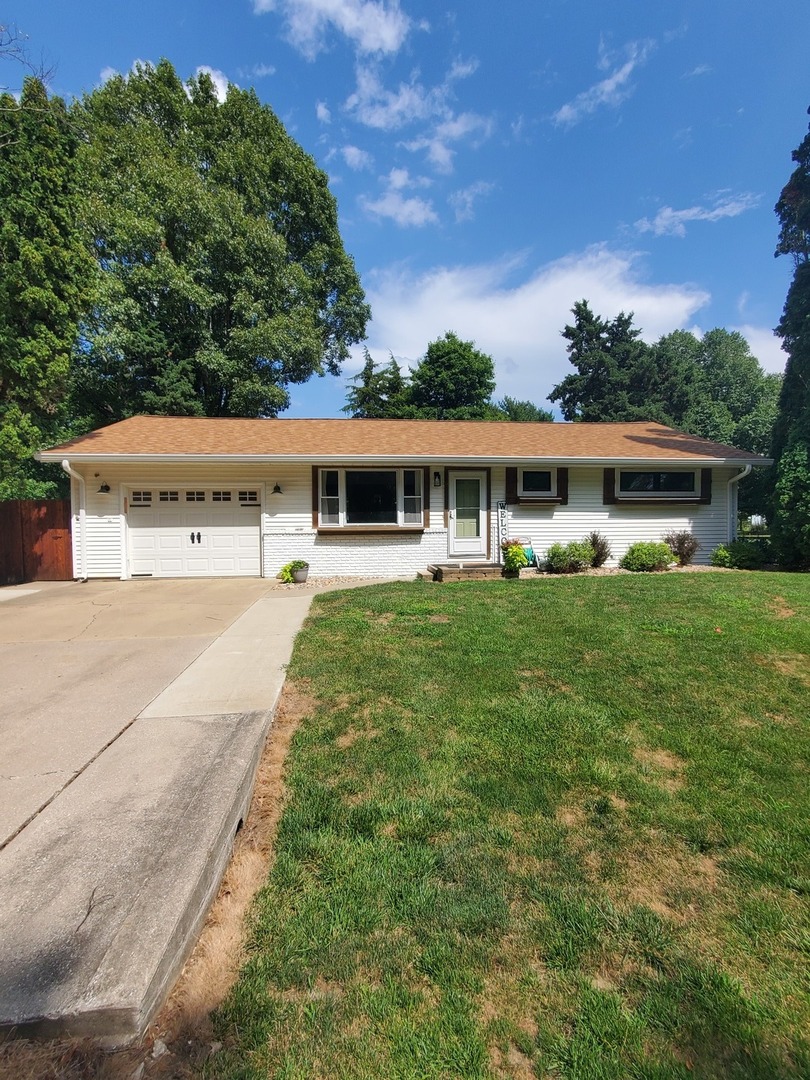 203 Robert Street, Heyworth, IL 61745