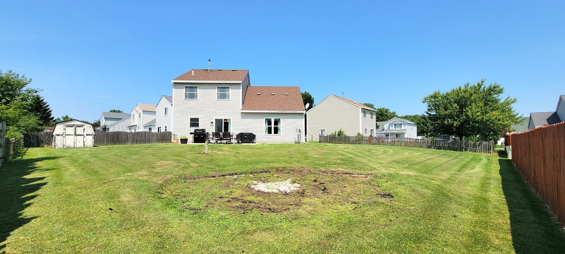 375 E Springwood Court, Round Lake Beach, IL 60073