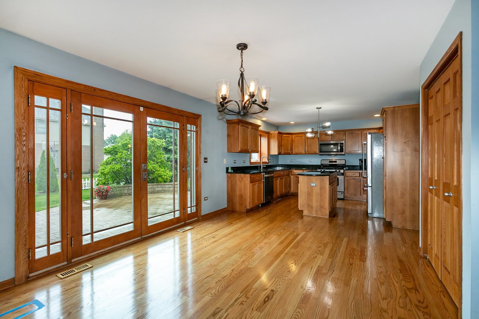 1650 Chauser Lane, Woodridge, IL 60517