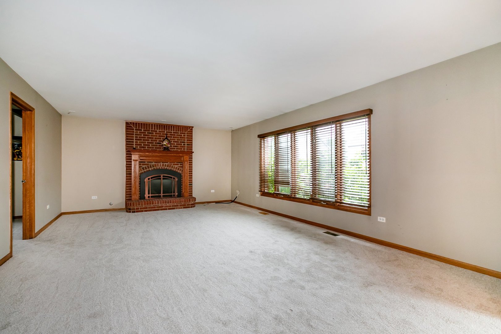 1650 Chauser Lane, Woodridge, IL 60517