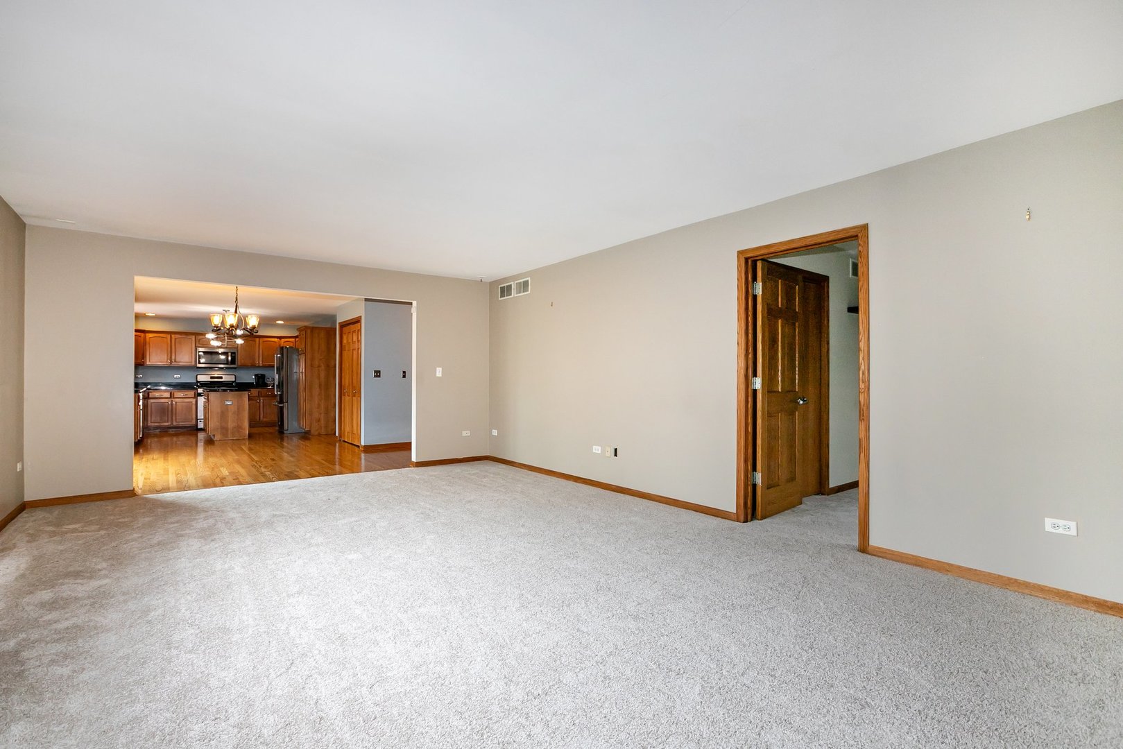 1650 Chauser Lane, Woodridge, IL 60517