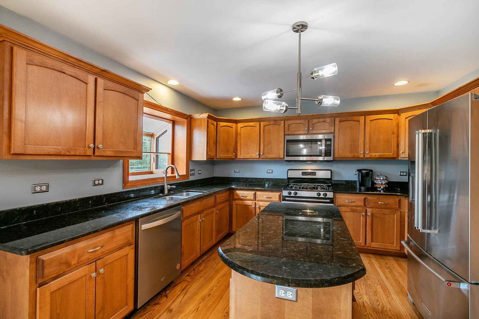 1650 Chauser Lane, Woodridge, IL 60517
