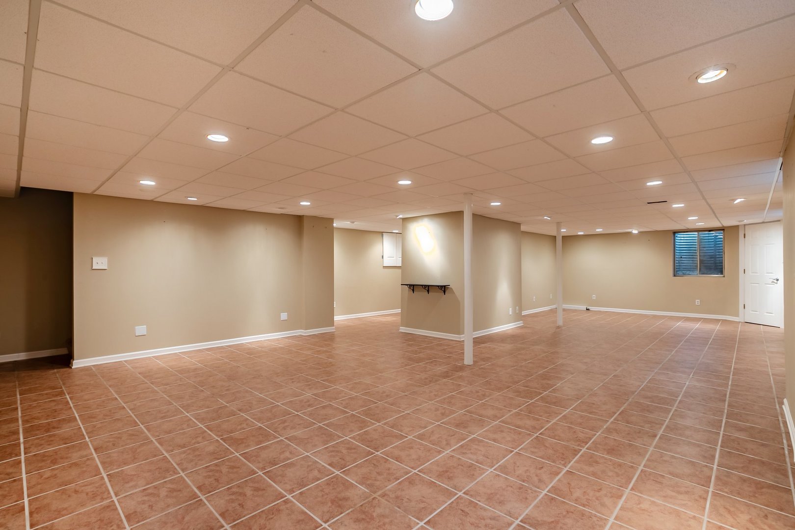 1650 Chauser Lane, Woodridge, IL 60517