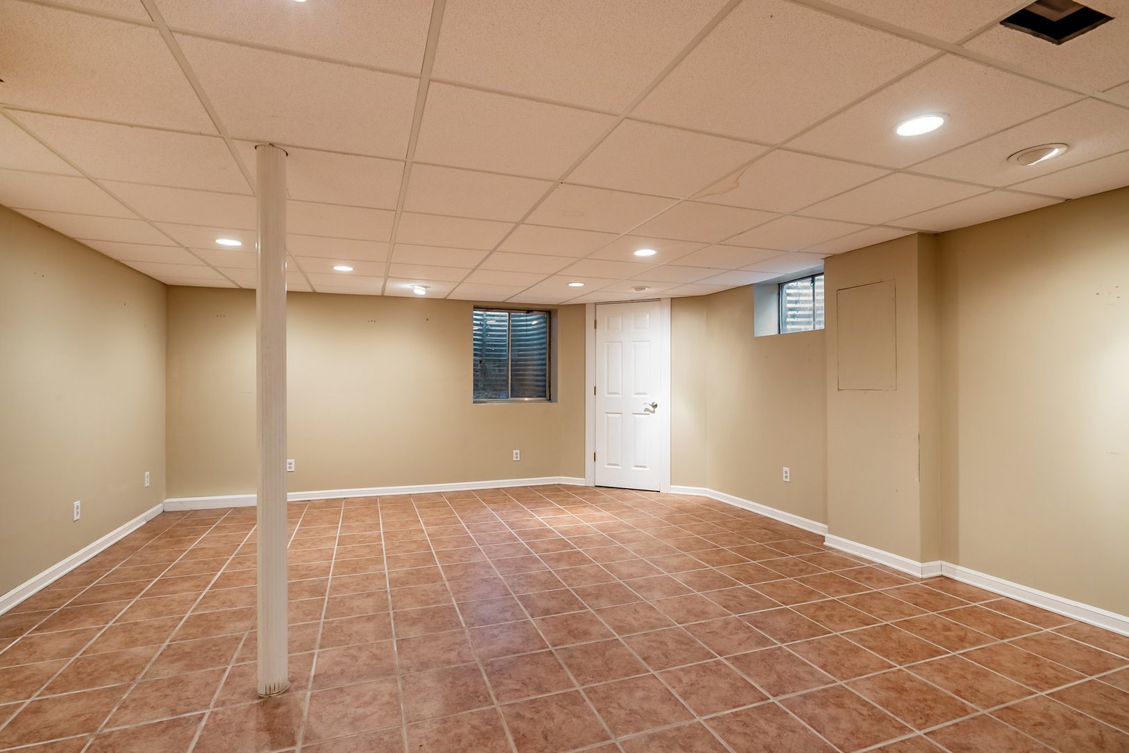 1650 Chauser Lane, Woodridge, IL 60517
