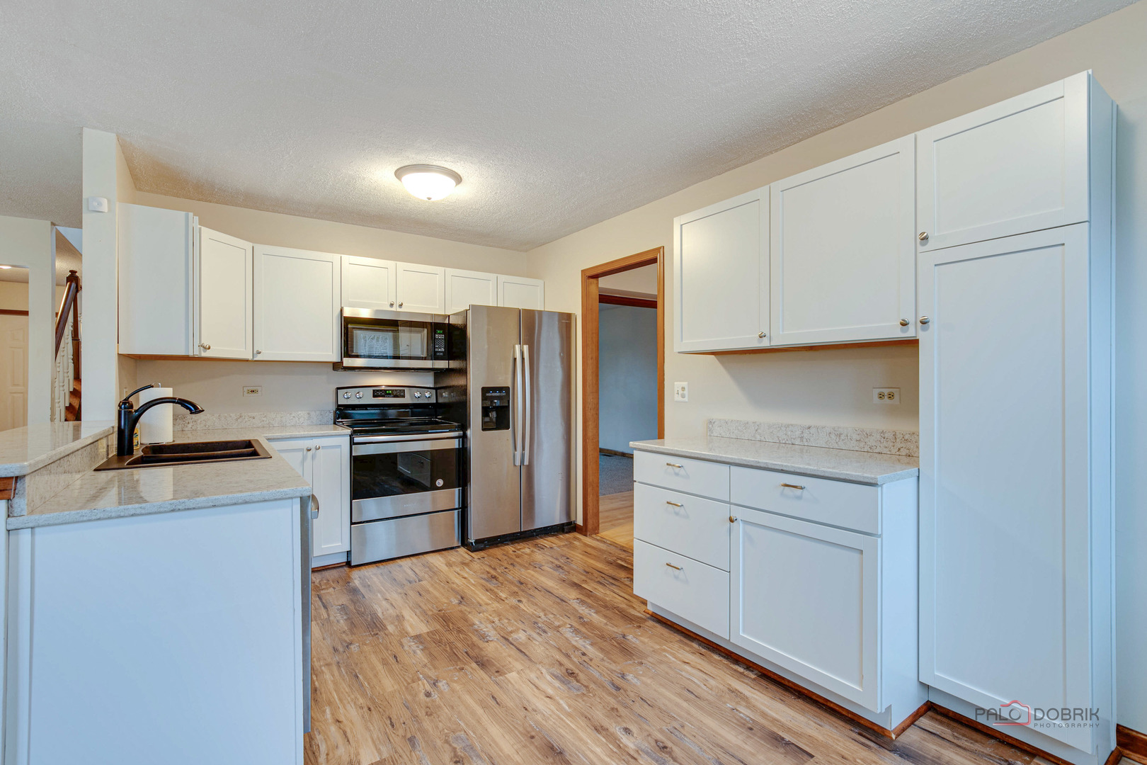 1090 Hawthorne Avenue, Gurnee, IL 60031