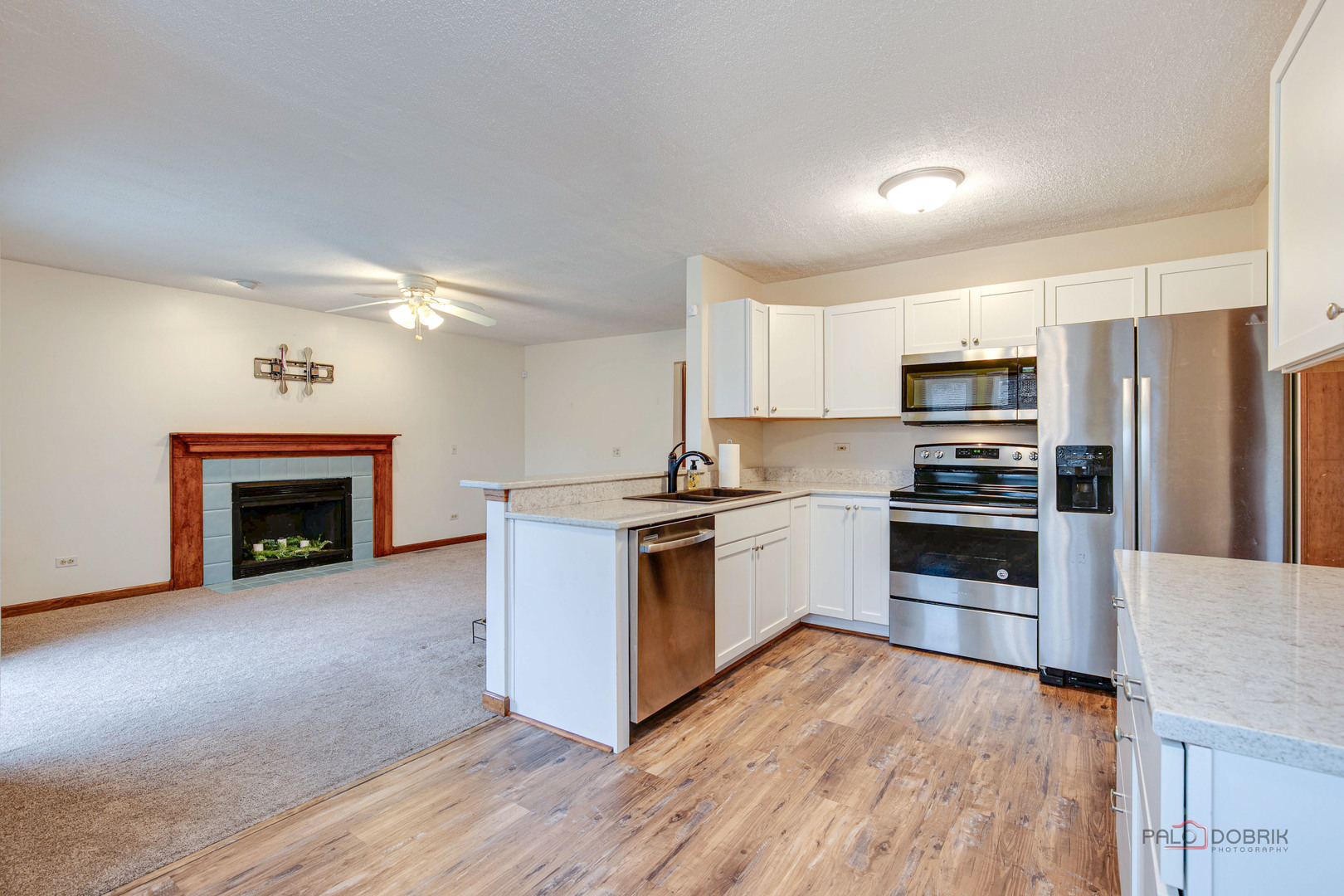 1090 Hawthorne Avenue, Gurnee, IL 60031