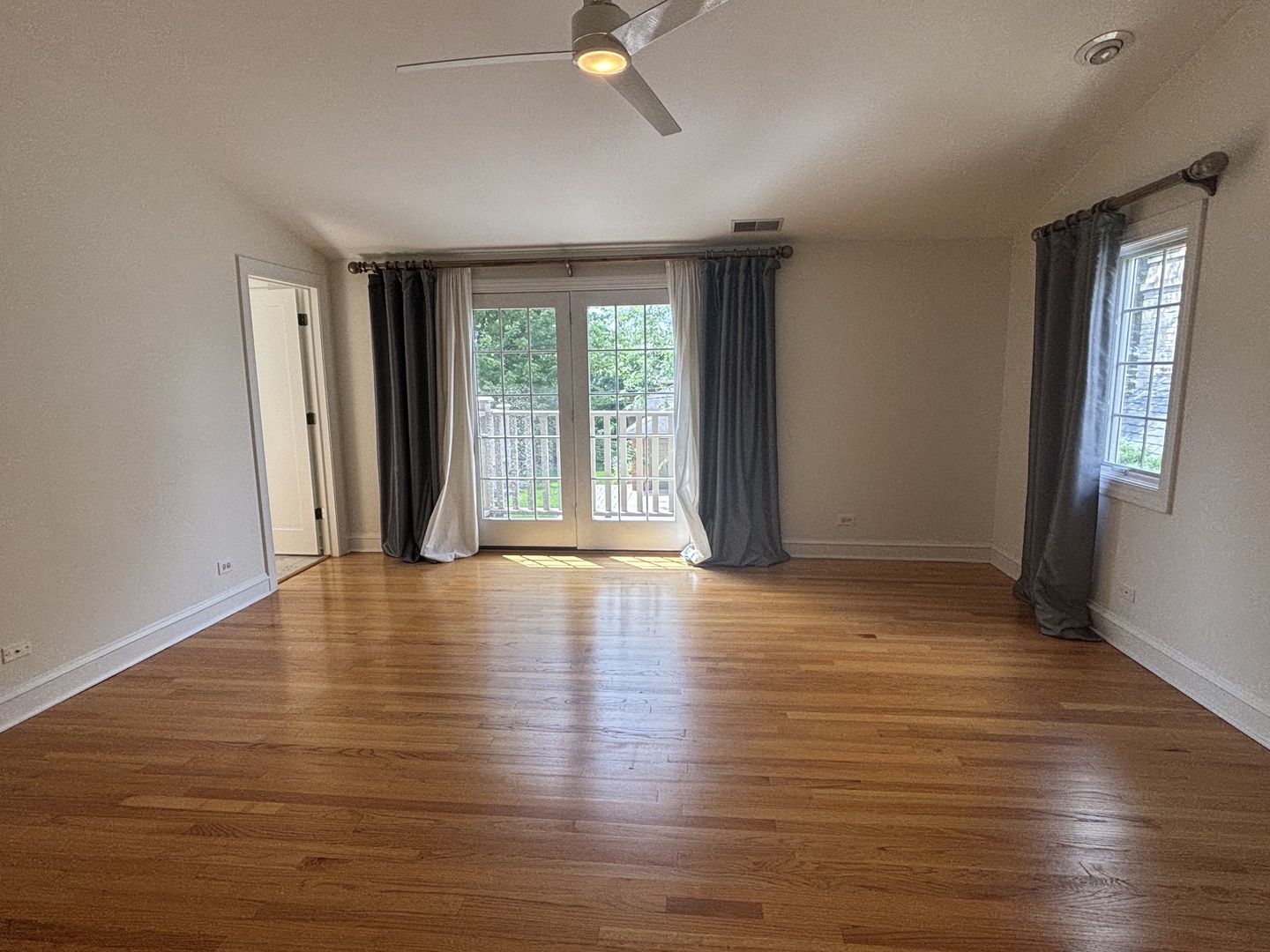 182 S Kenmore Avenue, Elmhurst, IL 60126