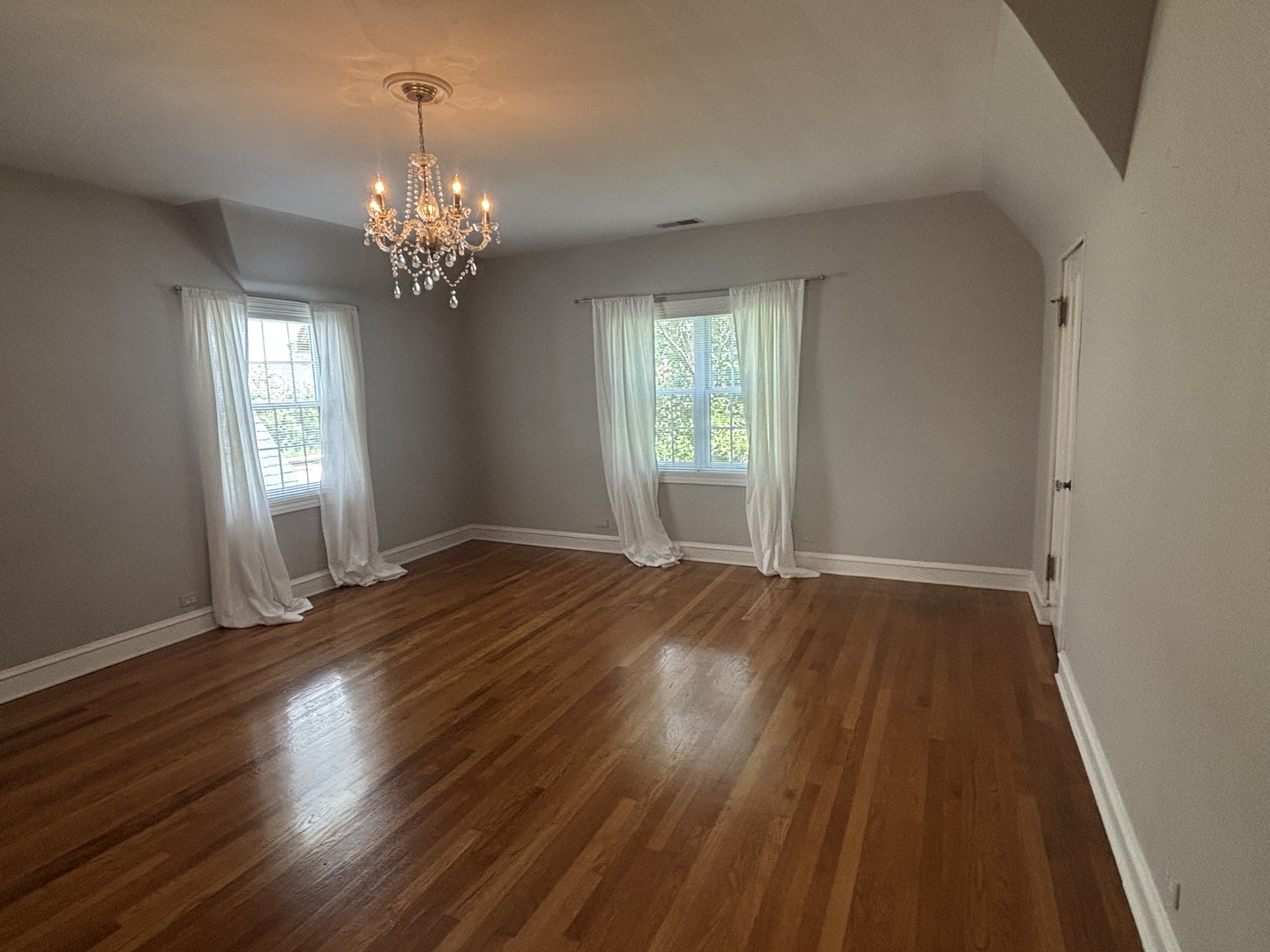 182 S Kenmore Avenue, Elmhurst, IL 60126