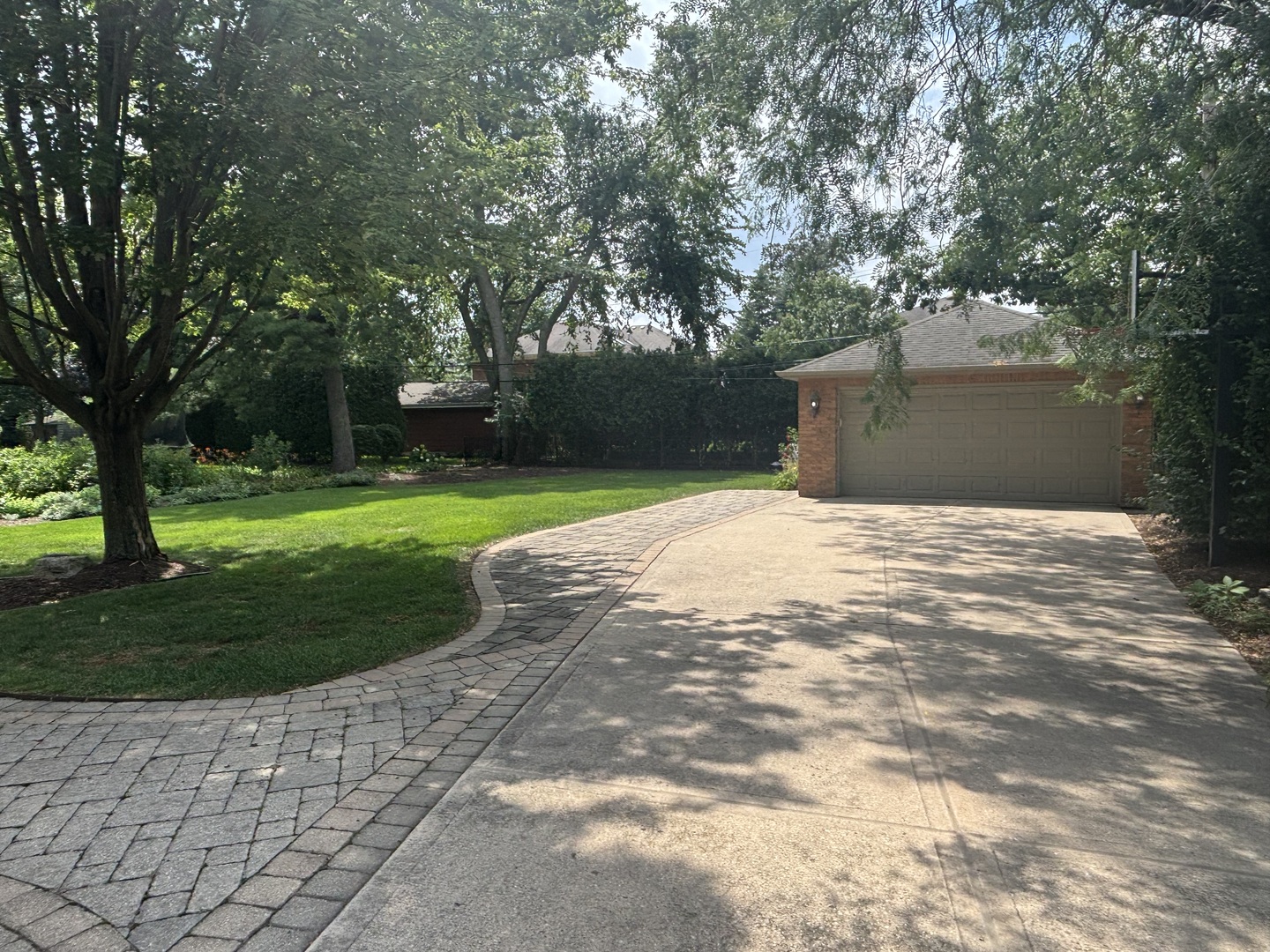182 S Kenmore Avenue, Elmhurst, IL 60126
