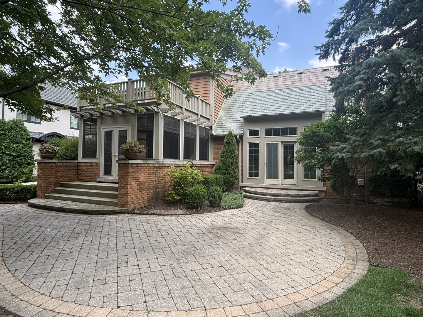 182 S Kenmore Avenue, Elmhurst, IL 60126
