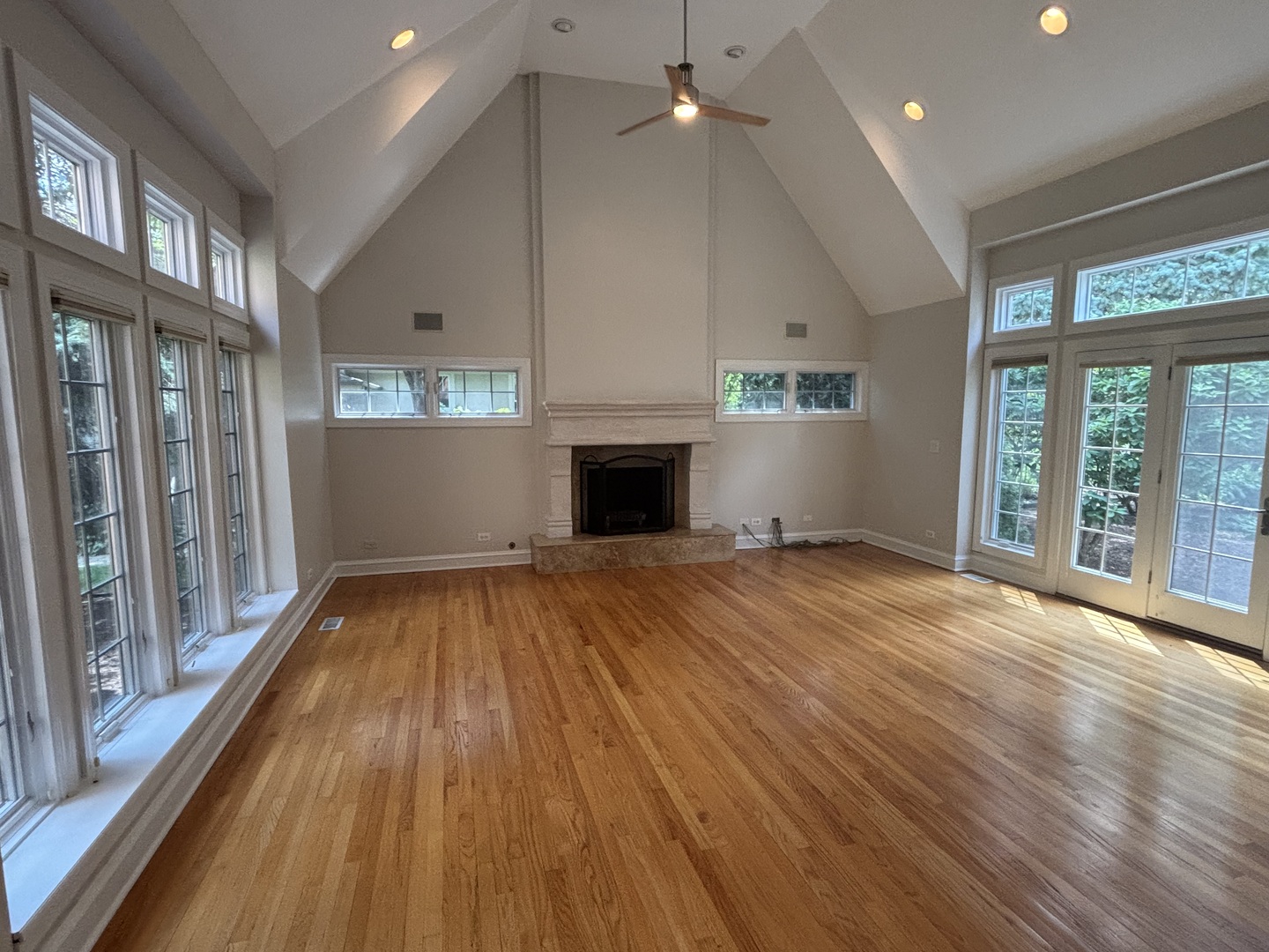 182 S Kenmore Avenue, Elmhurst, IL 60126