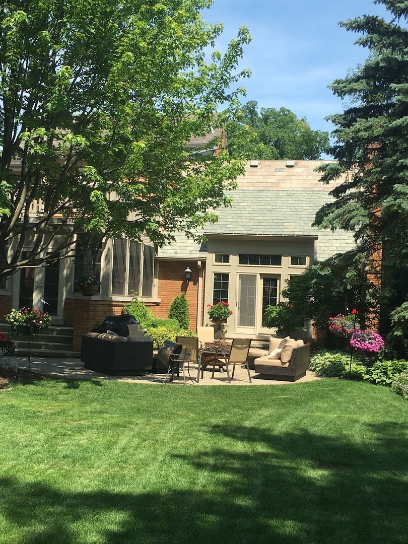 182 S Kenmore Avenue, Elmhurst, IL 60126