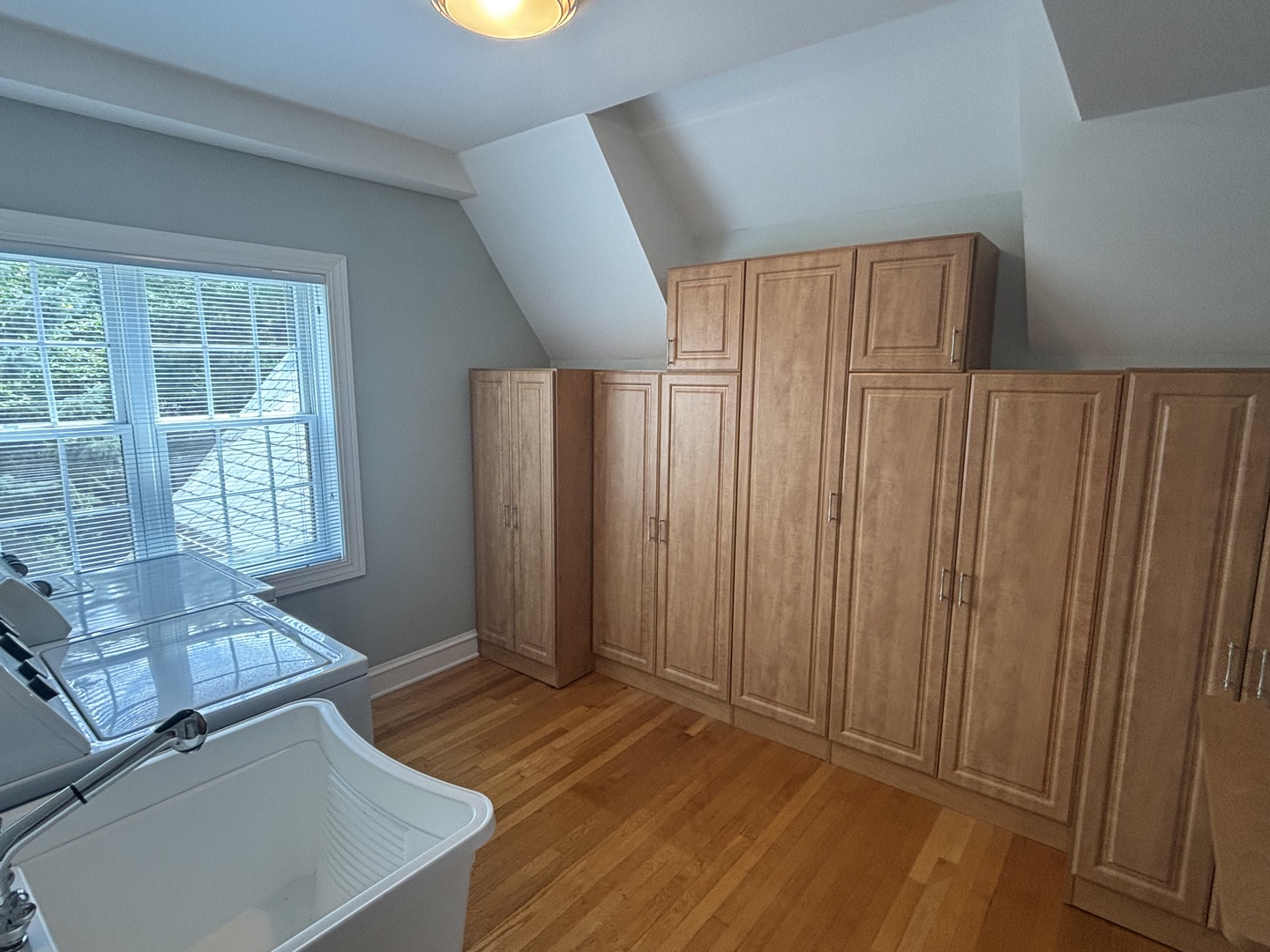 182 S Kenmore Avenue, Elmhurst, IL 60126