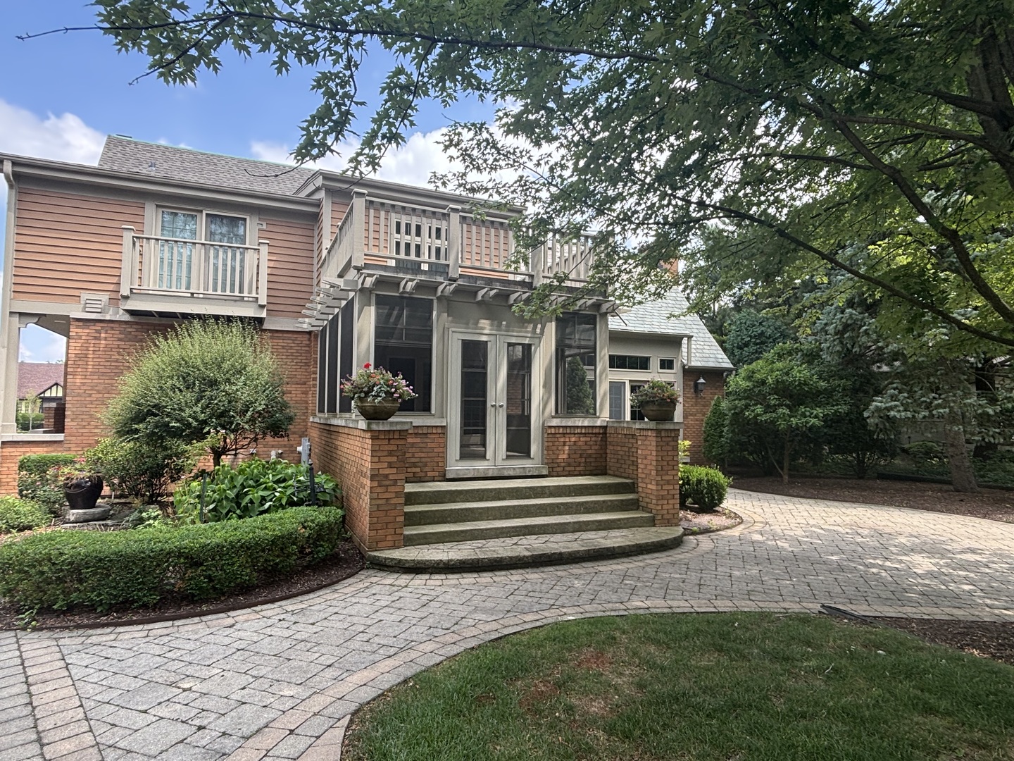 182 S Kenmore Avenue, Elmhurst, IL 60126