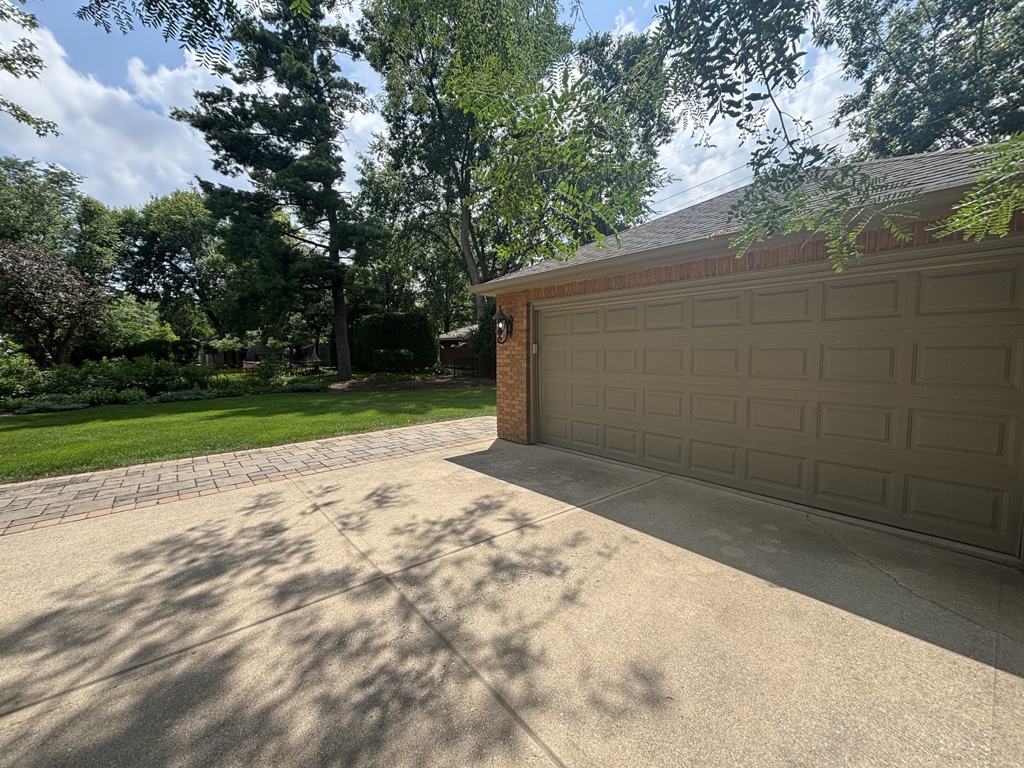 182 S Kenmore Avenue, Elmhurst, IL 60126