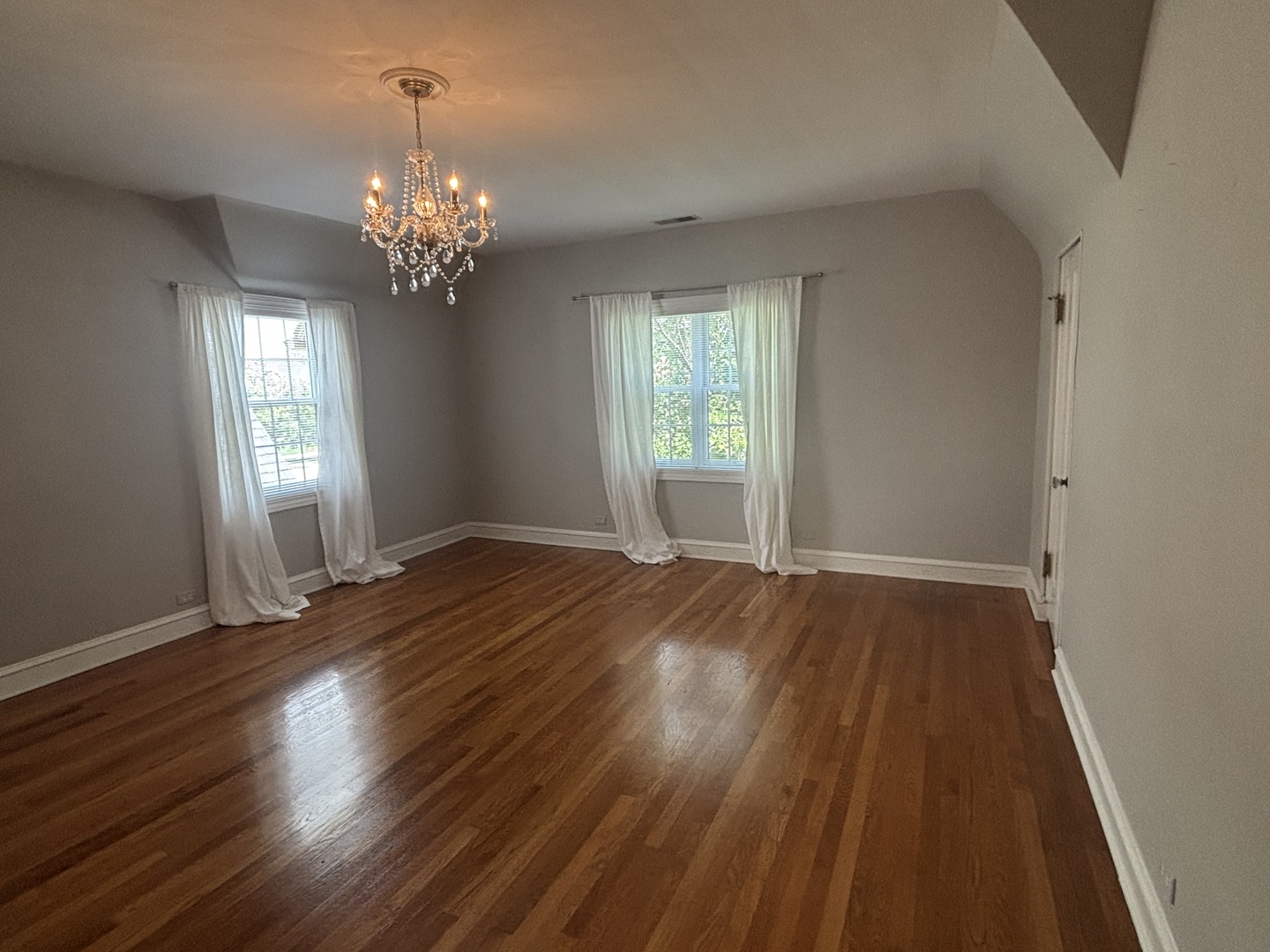182 S Kenmore Avenue, Elmhurst, IL 60126