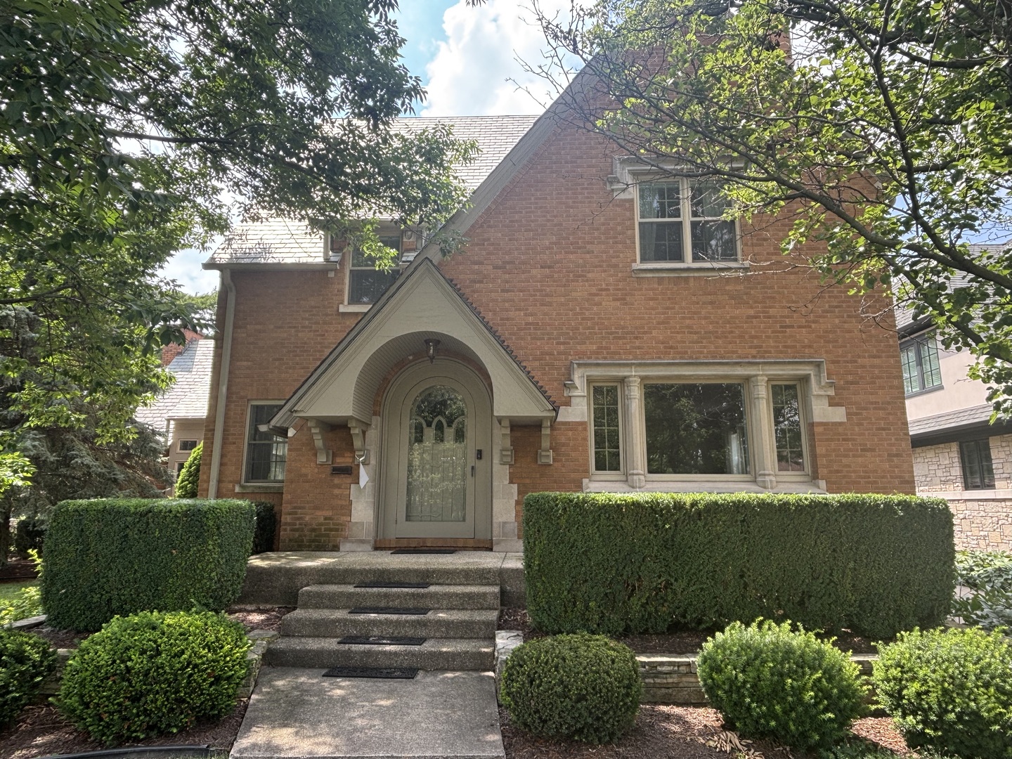 182 S Kenmore Avenue, Elmhurst, IL 60126
