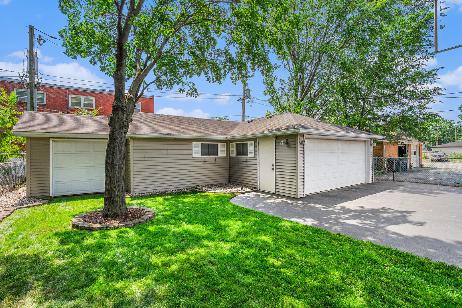 2659 Ridge Road, Lansing, IL 60438