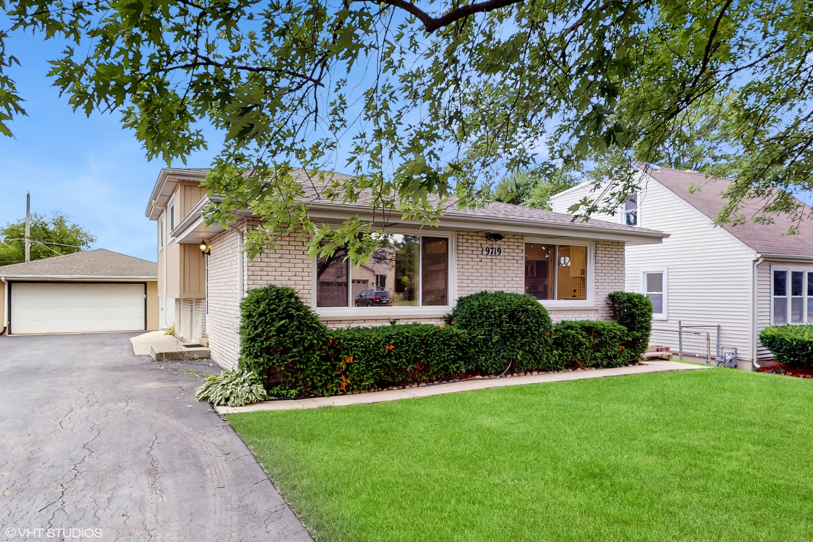 9719 S 81st Avenue, Palos Hills, IL 60465