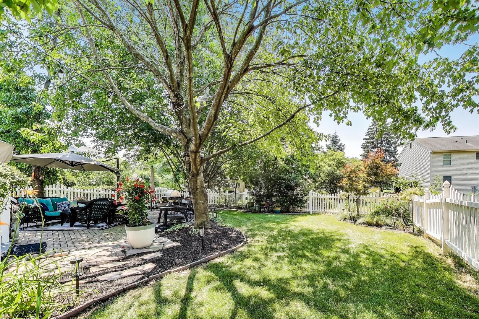 346 Colonial Circle, Geneva, IL 60134