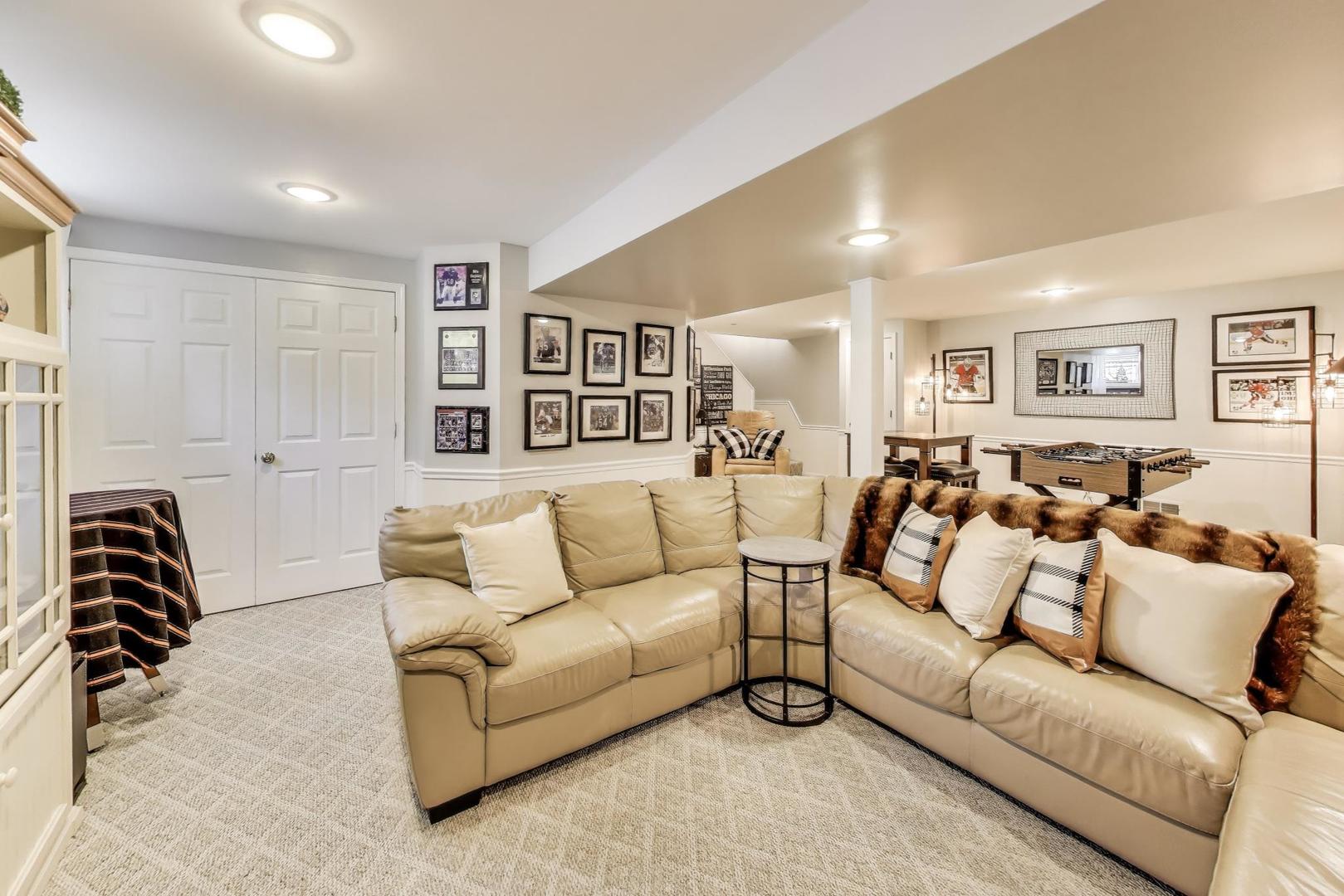 346 Colonial Circle, Geneva, IL 60134