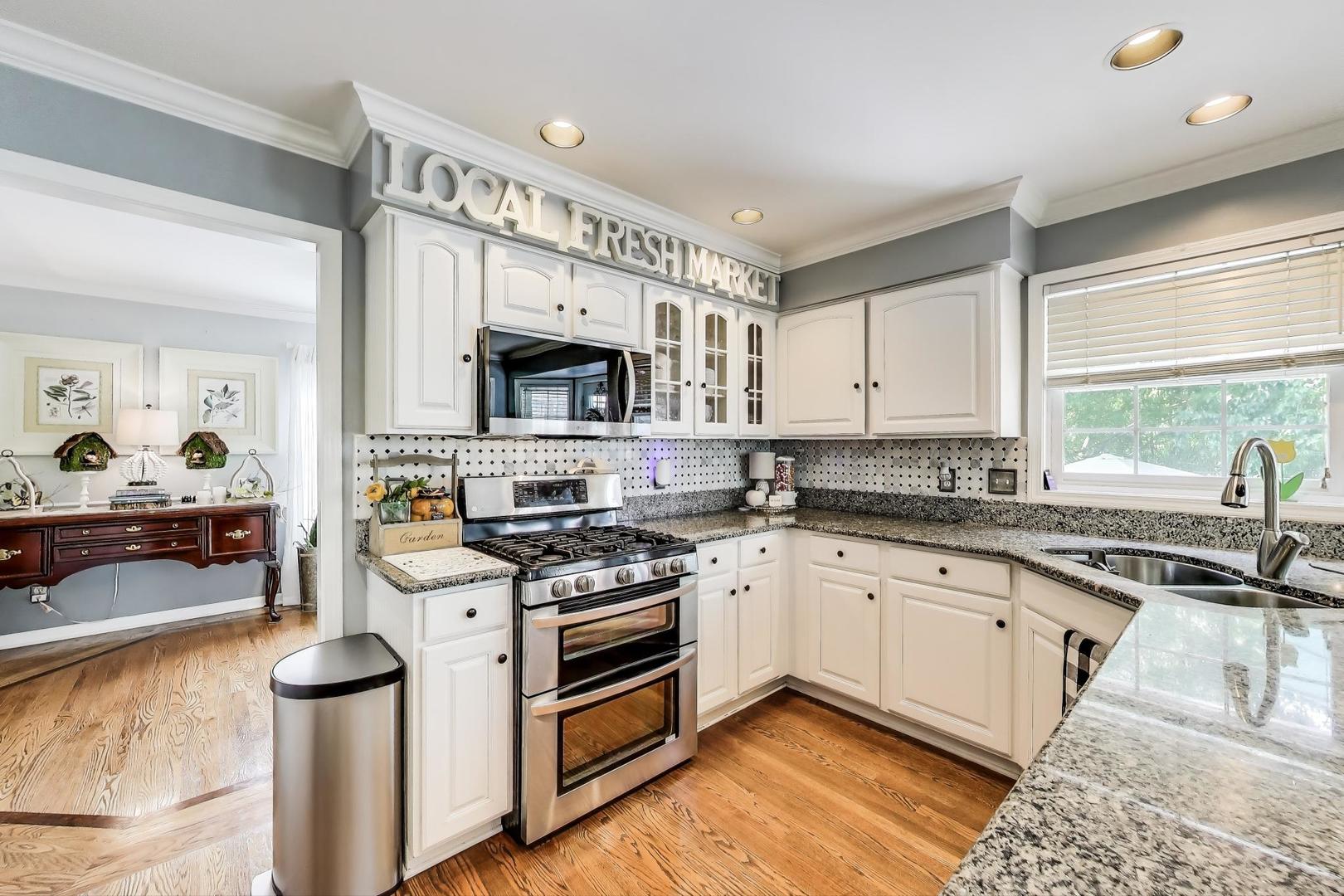 346 Colonial Circle, Geneva, IL 60134