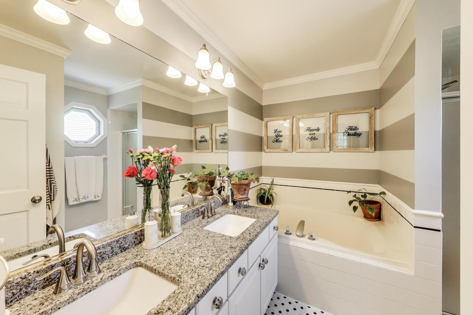 346 Colonial Circle, Geneva, IL 60134
