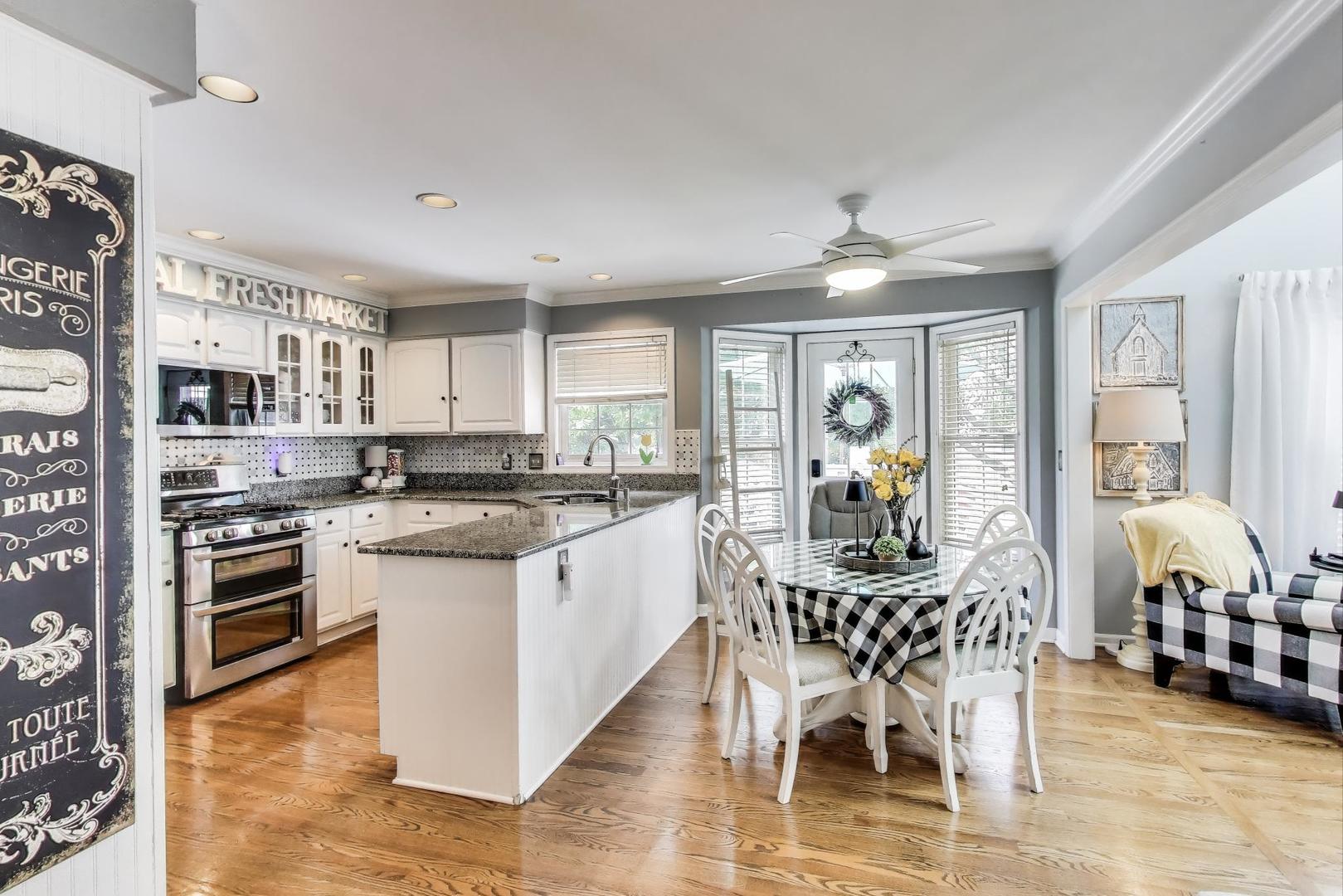 346 Colonial Circle, Geneva, IL 60134