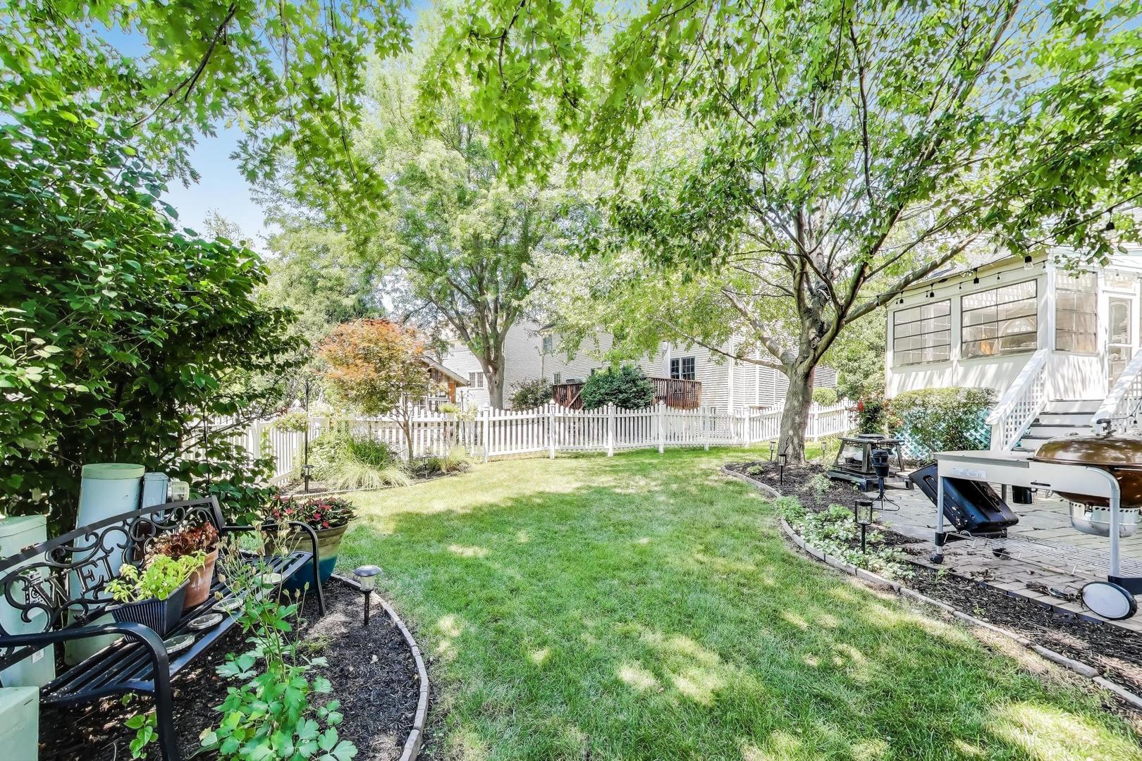 346 Colonial Circle, Geneva, IL 60134