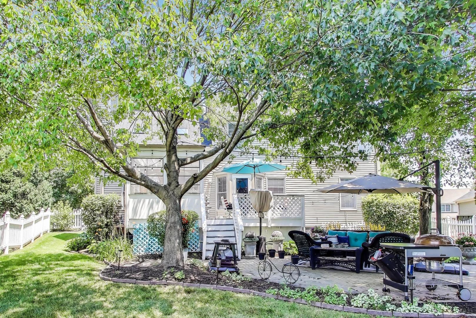 346 Colonial Circle, Geneva, IL 60134