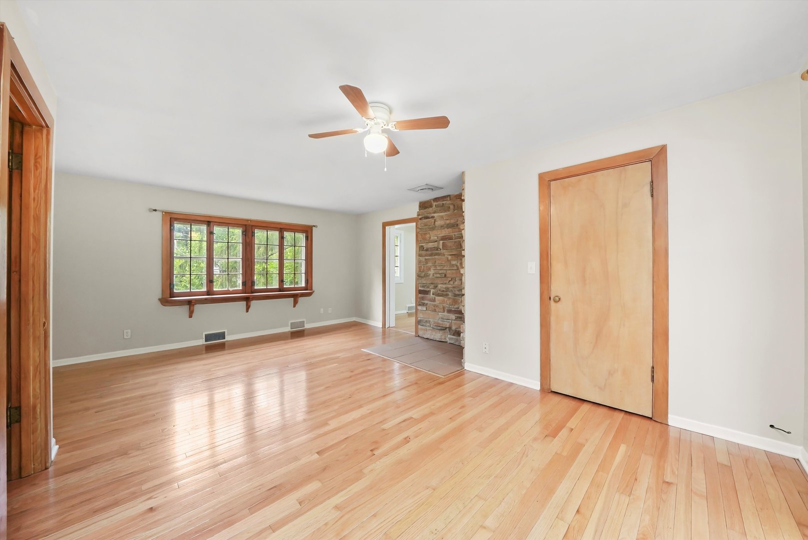 115 EASTWOOD Avenue, Port Barrington, IL 60010