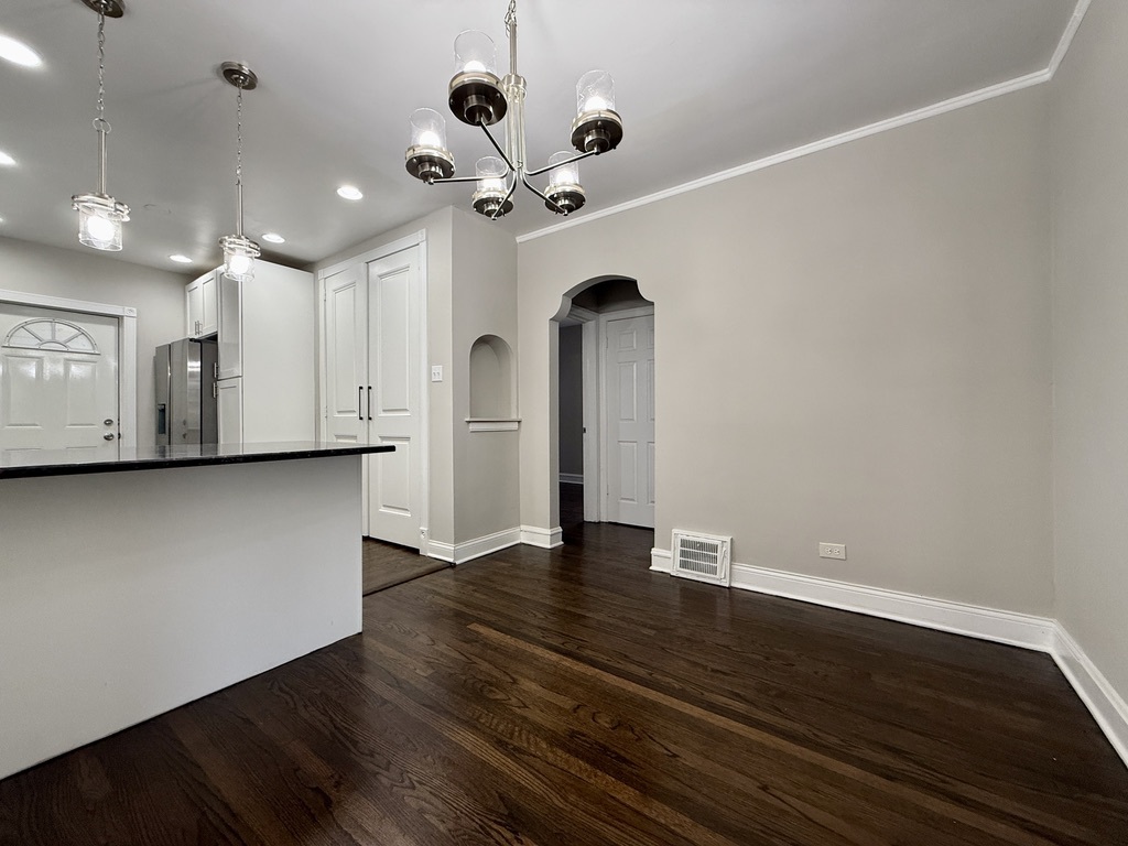 9609 S Winston Avenue, Chicago, IL 60643
