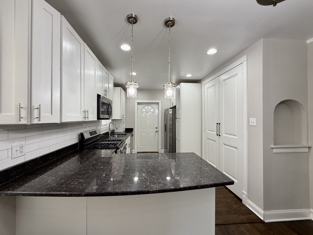 9609 S Winston Avenue, Chicago, IL 60643