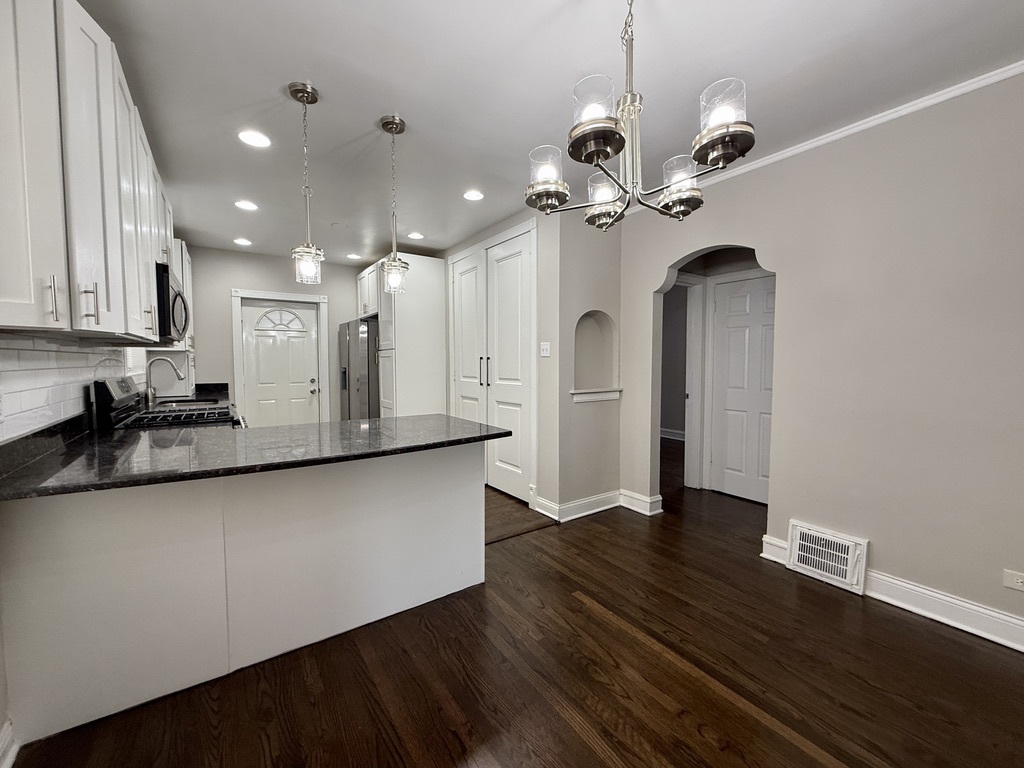 9609 S Winston Avenue, Chicago, IL 60643