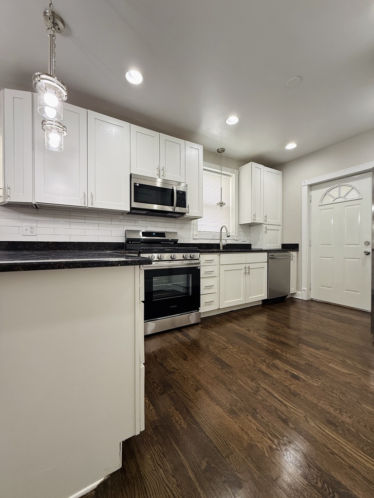 9609 S Winston Avenue, Chicago, IL 60643