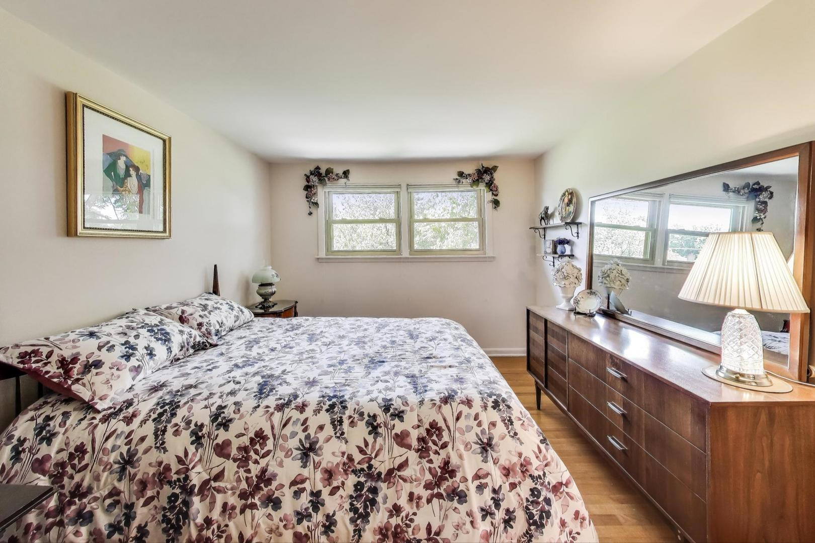 294 Lynn Court, Des Plaines, IL 60016