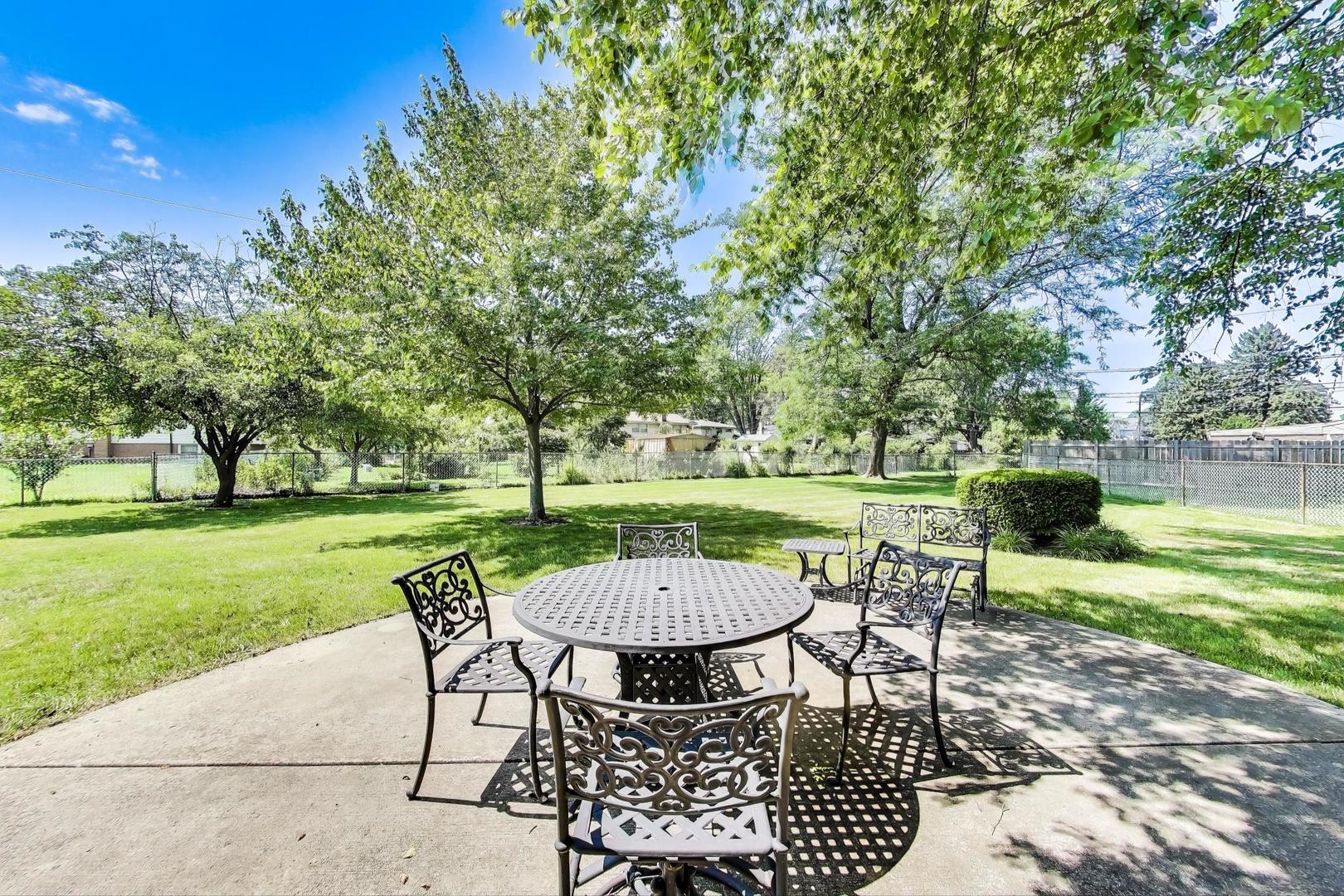294 Lynn Court, Des Plaines, IL 60016
