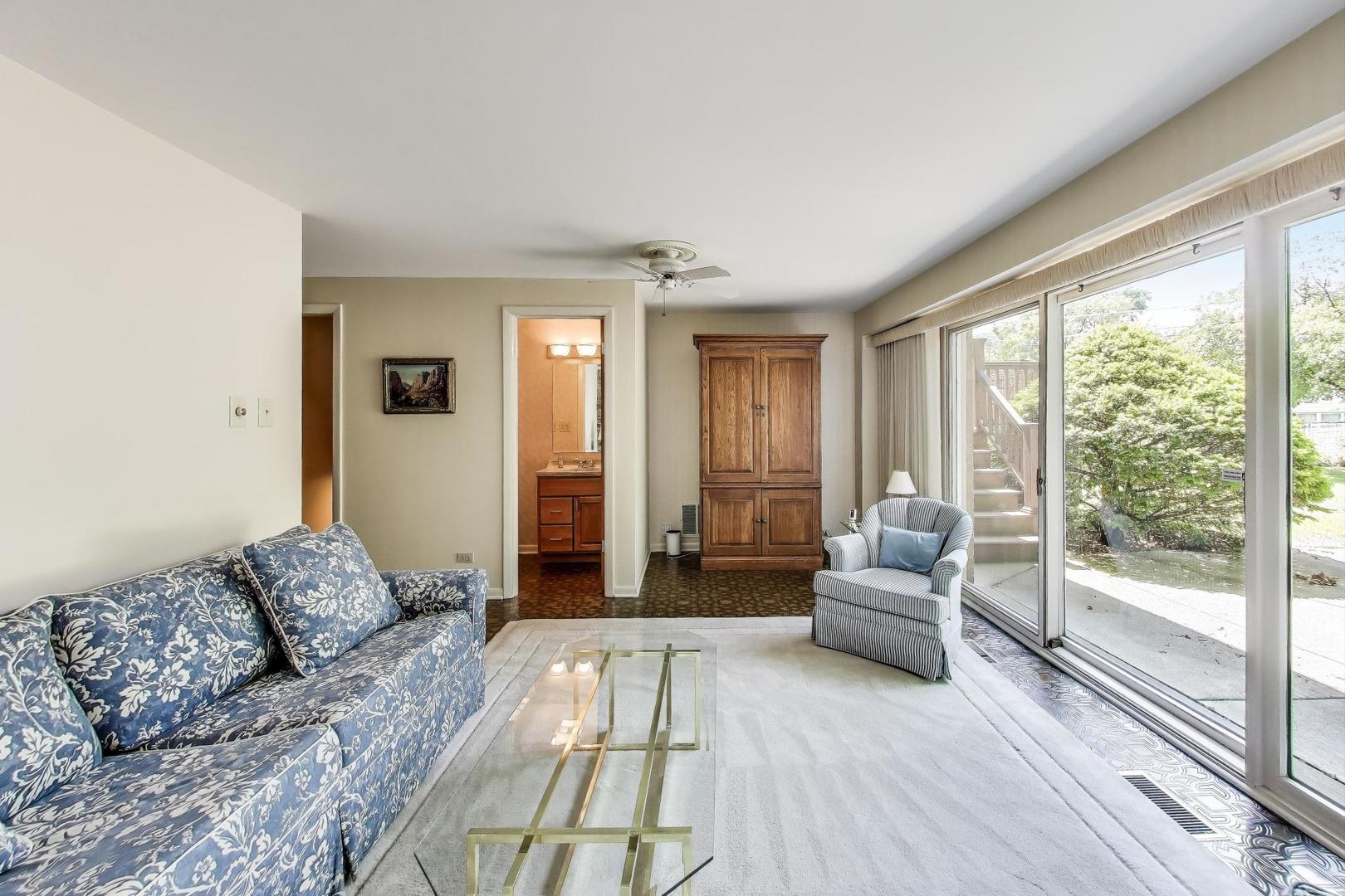 294 Lynn Court, Des Plaines, IL 60016