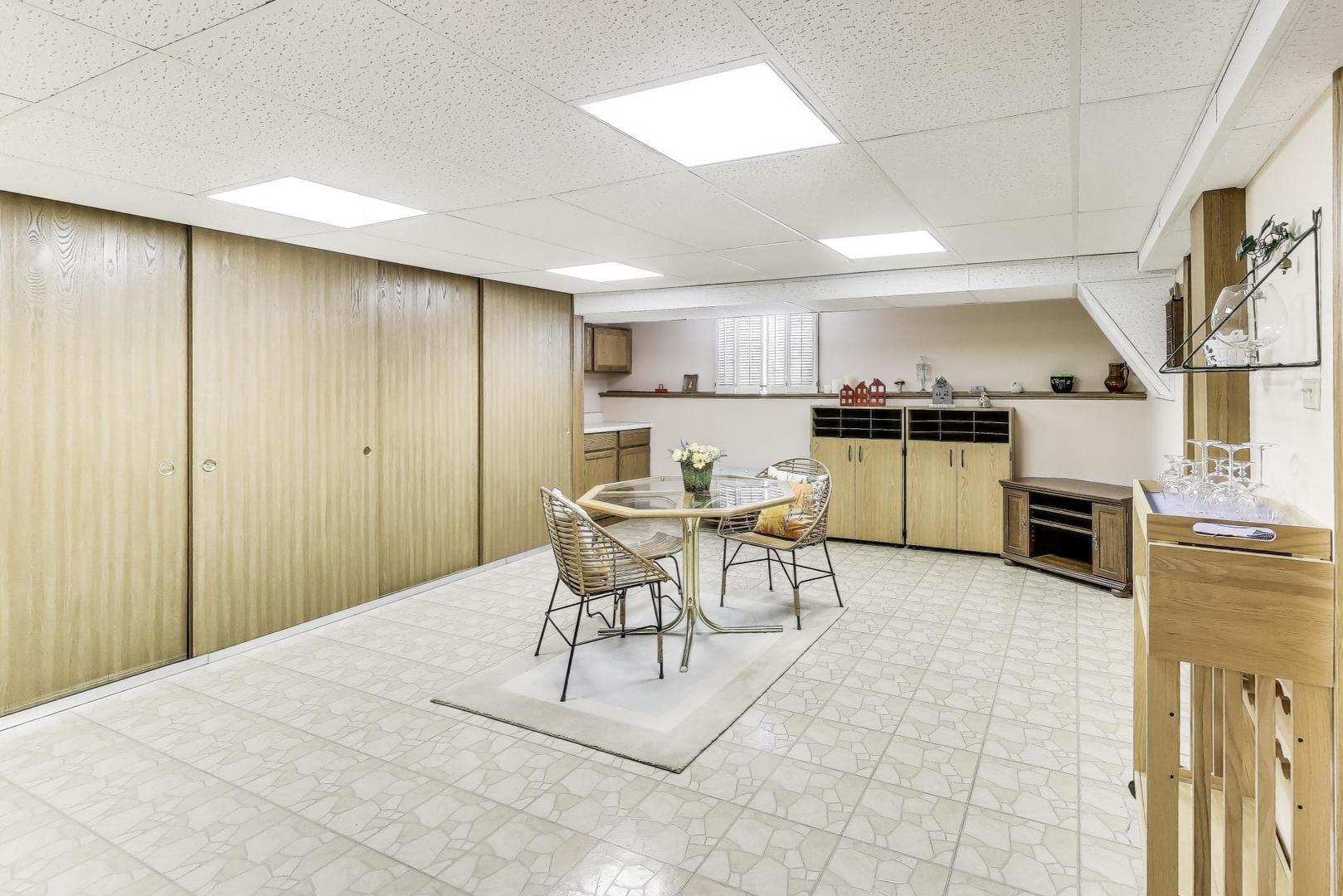 294 Lynn Court, Des Plaines, IL 60016