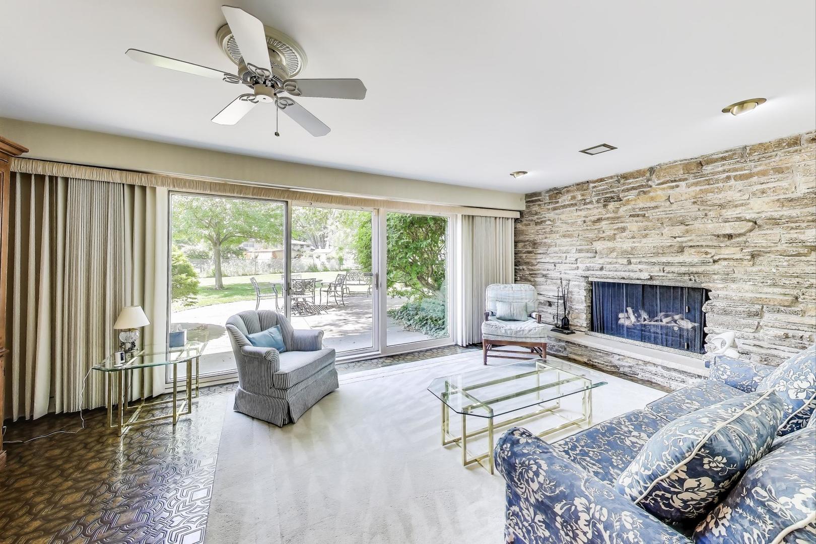 294 Lynn Court, Des Plaines, IL 60016