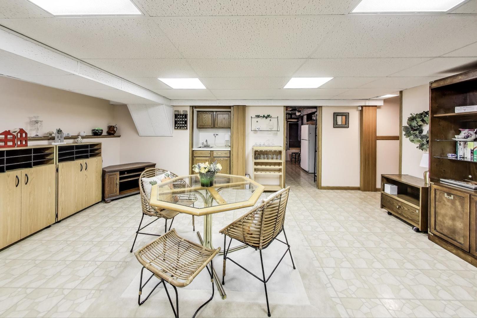 294 Lynn Court, Des Plaines, IL 60016