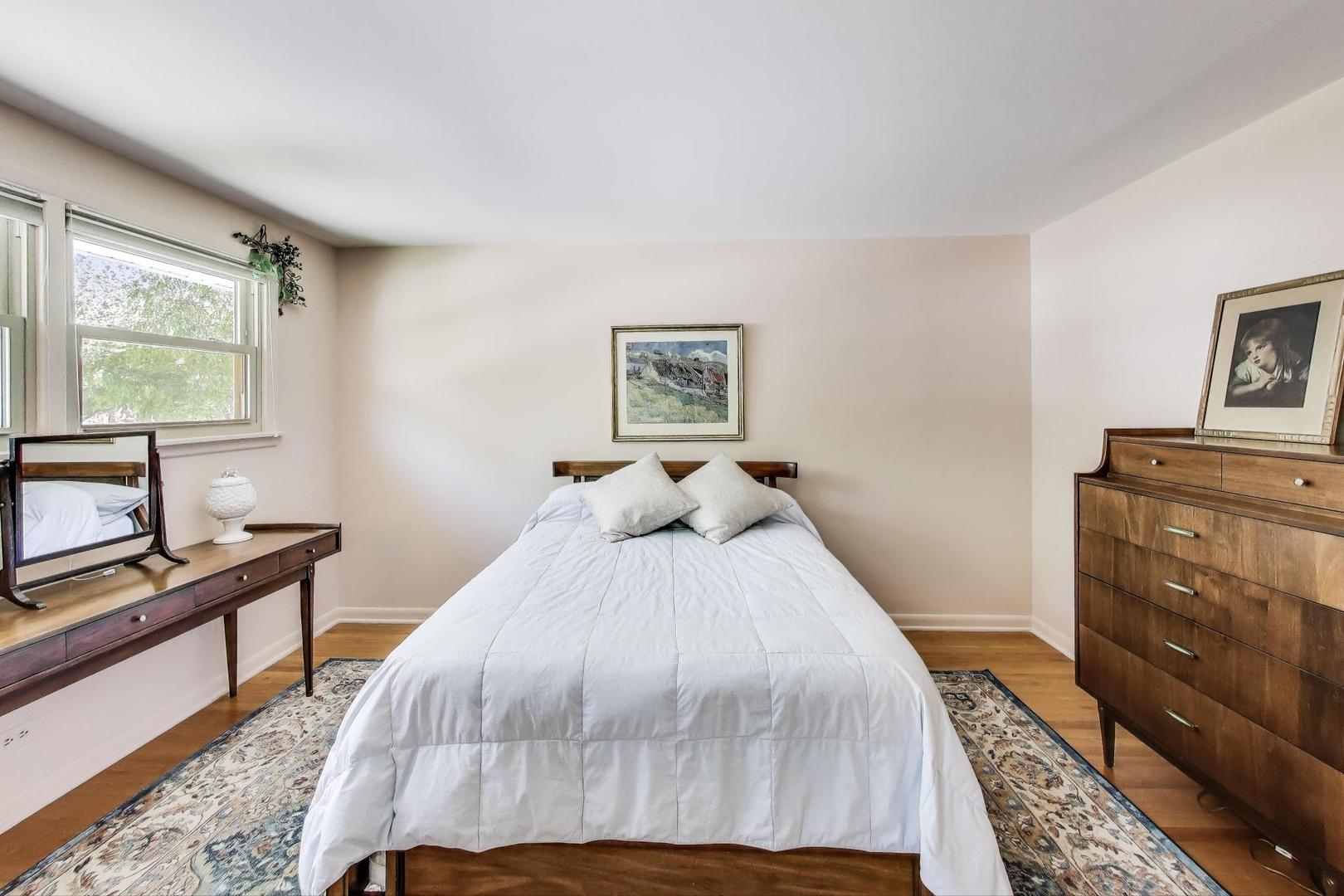 294 Lynn Court, Des Plaines, IL 60016