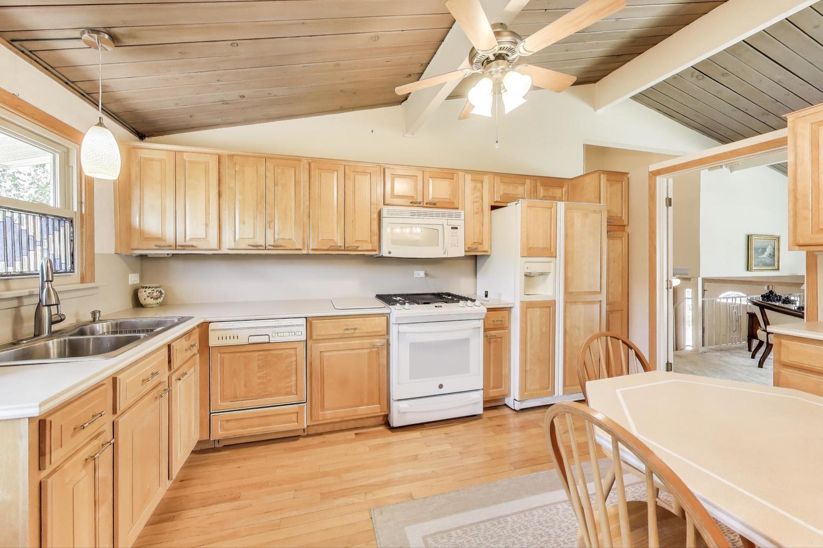 294 Lynn Court, Des Plaines, IL 60016