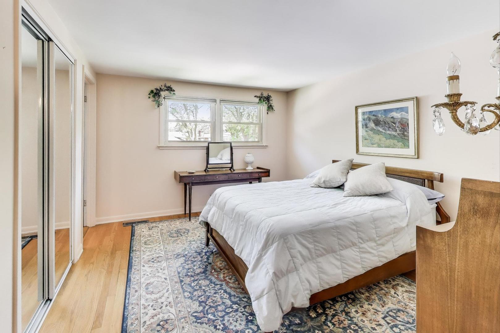 294 Lynn Court, Des Plaines, IL 60016